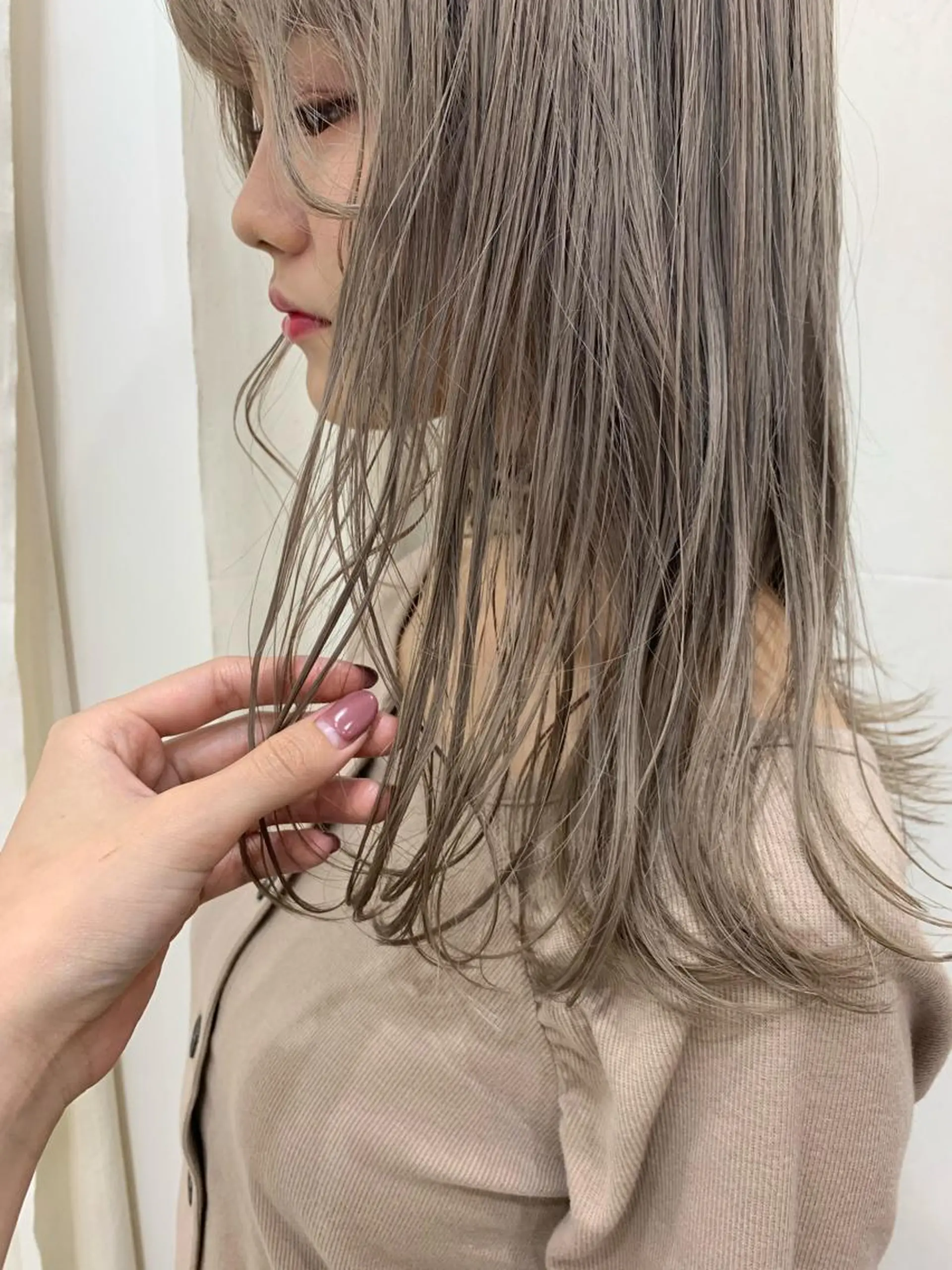 セミロング KAORU オリーブカラーのヘアスタイル