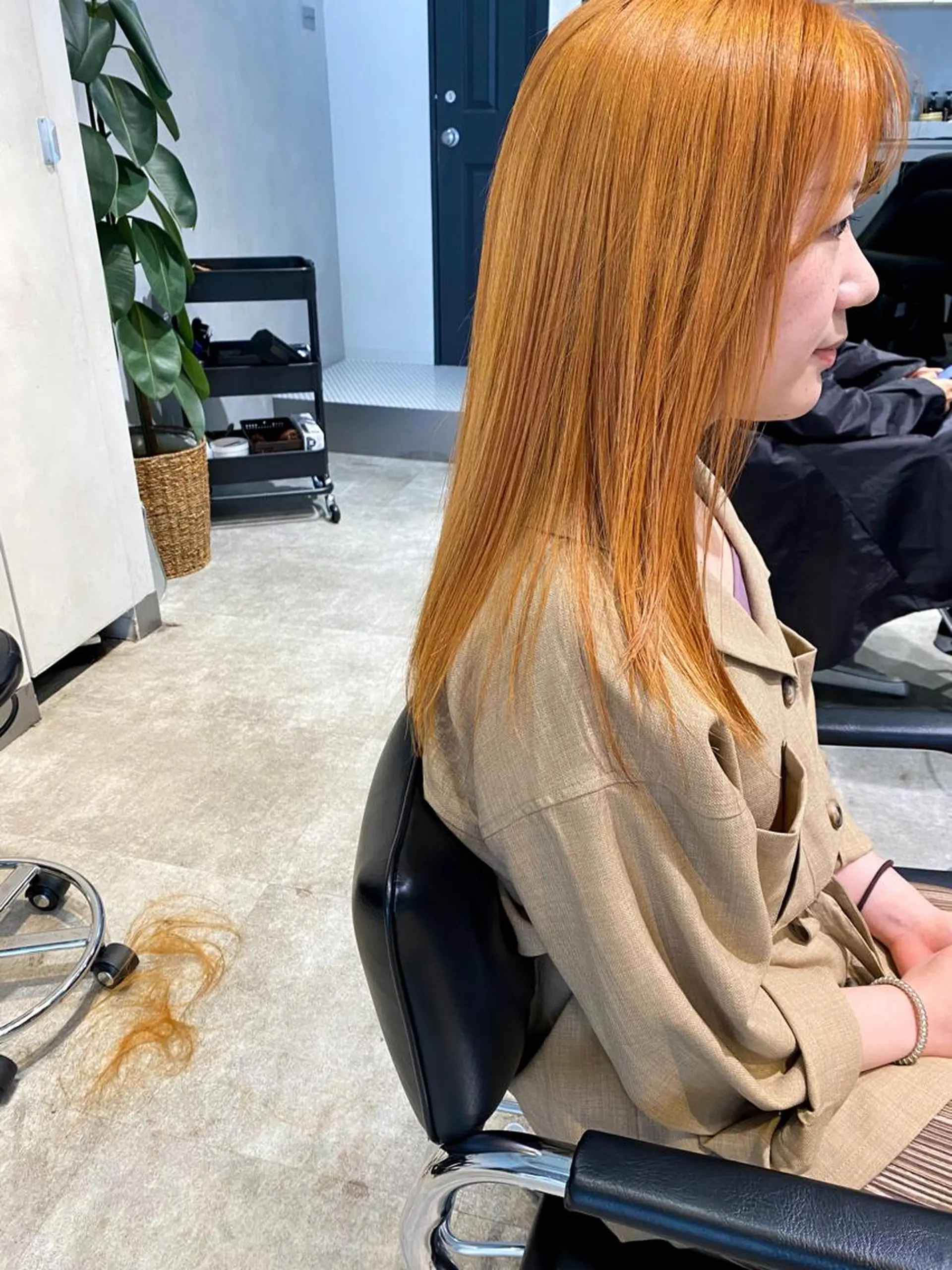 セミロング カラー ヘアアレンジ ベージュカラー オレンジ オレンジベージュ カット ヘアカラー #ブリーチカラー Akihoのヘアスタイル