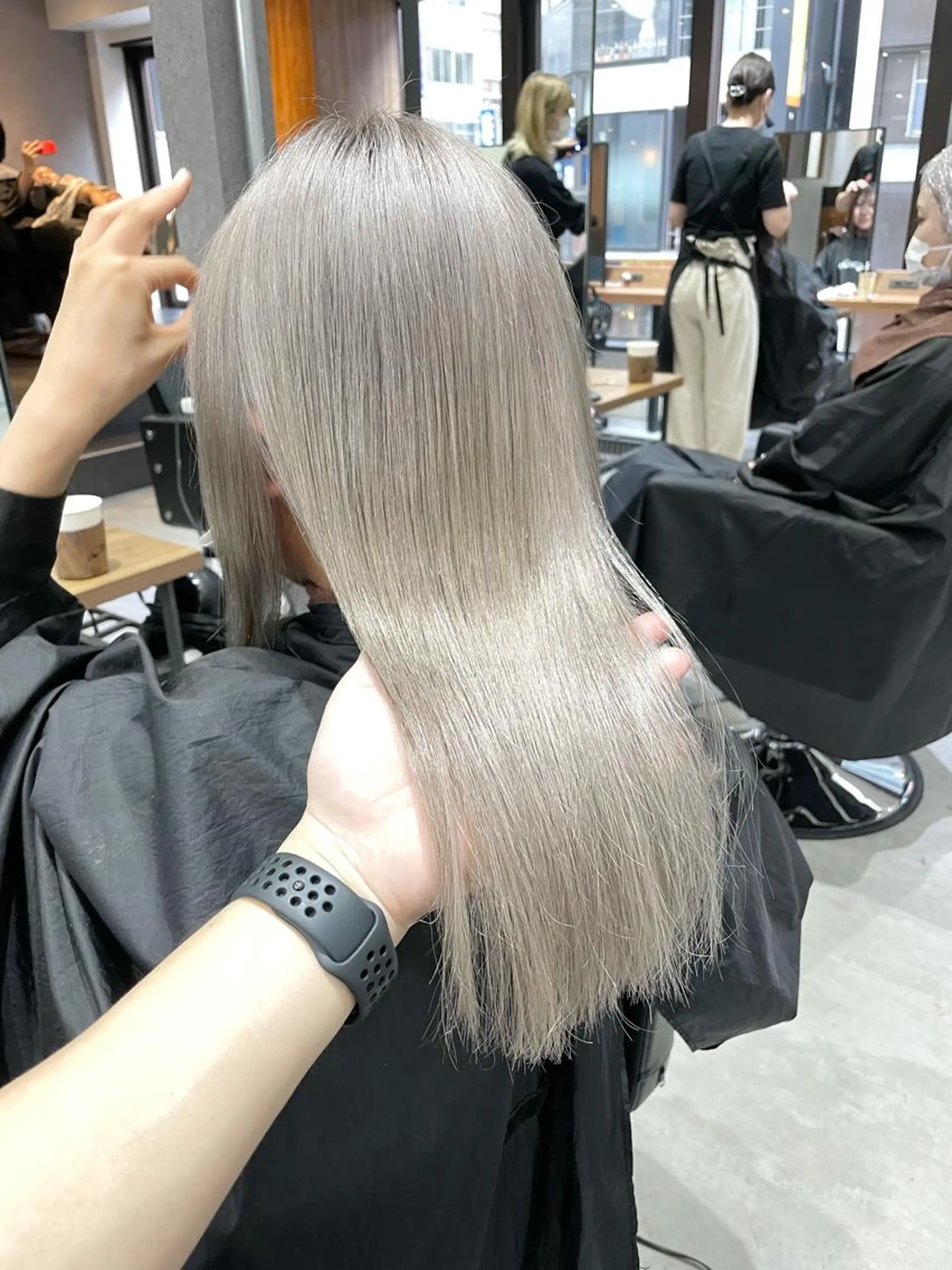 セミロング カラー アッシュ ベージュカラー ダブルカラー ハイトーンカラー シルバー 池袋🧡ダブルカラー /馴染ませエクステのヘアスタイル