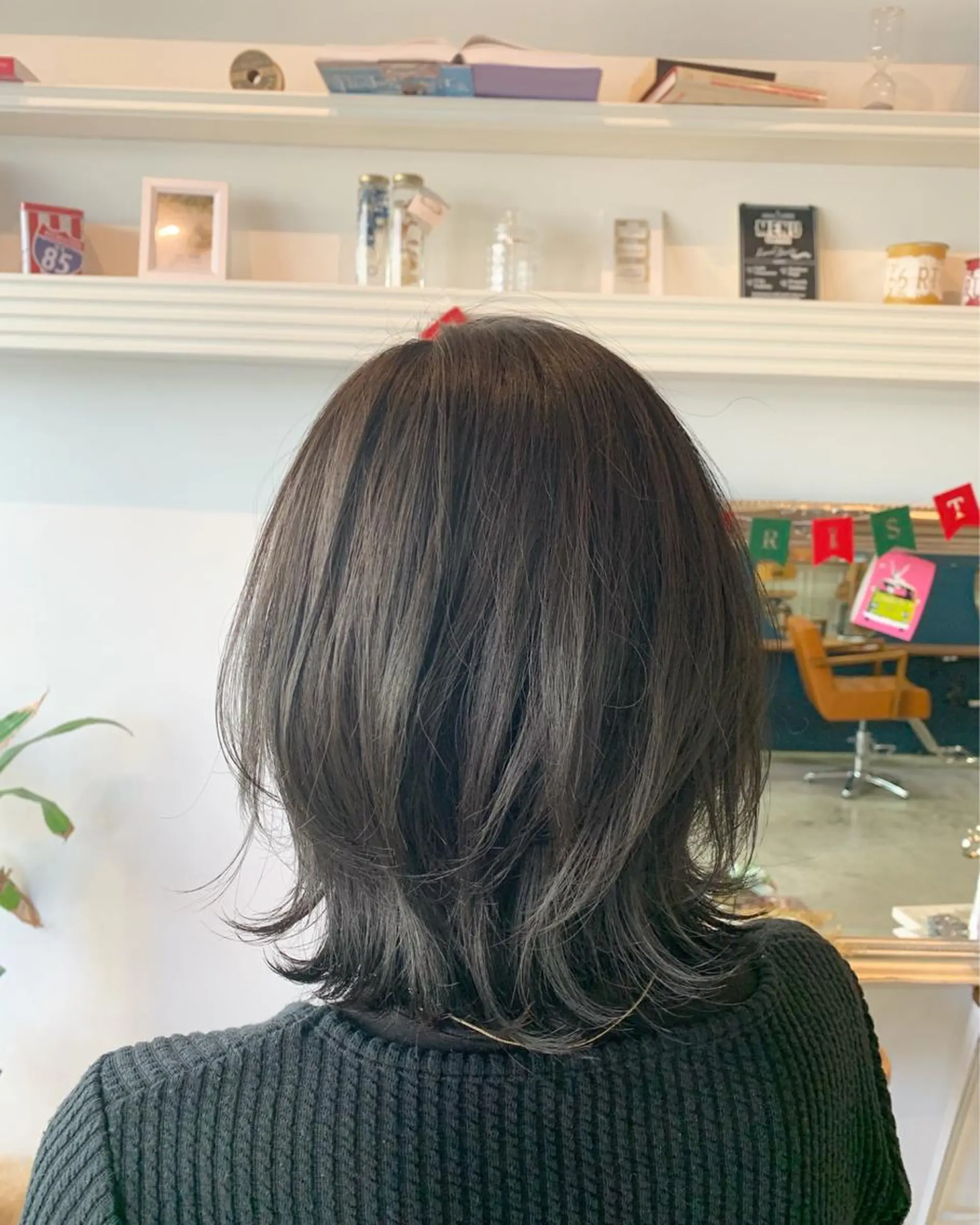 ミディアム カラー ヘアアレンジ グレージュ ウルフカット カット ヘアカラー トリートメント 山崎 澪のヘアスタイル