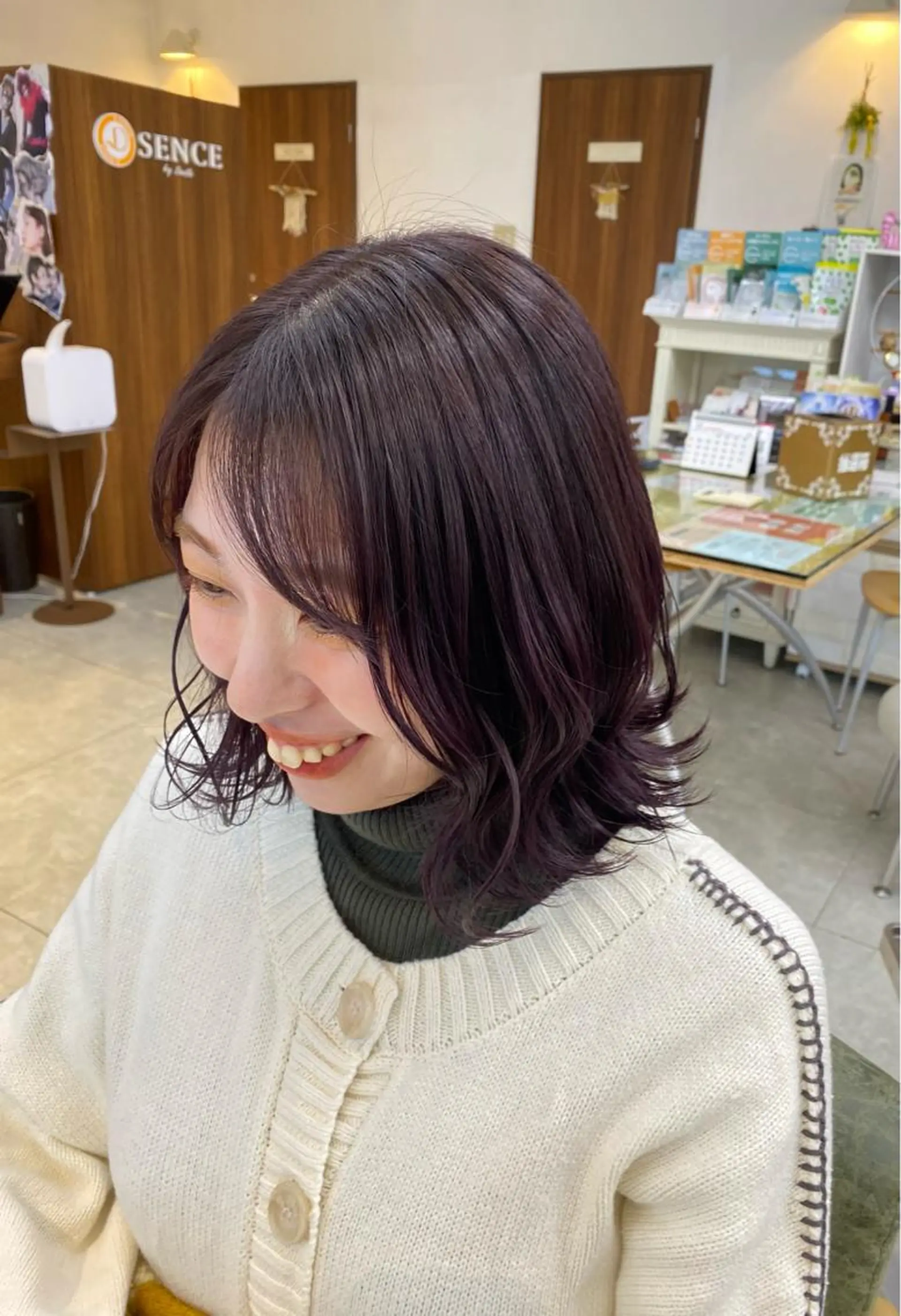 ミディアム カット ヘアカラー Number CHIHIROのヘアスタイル