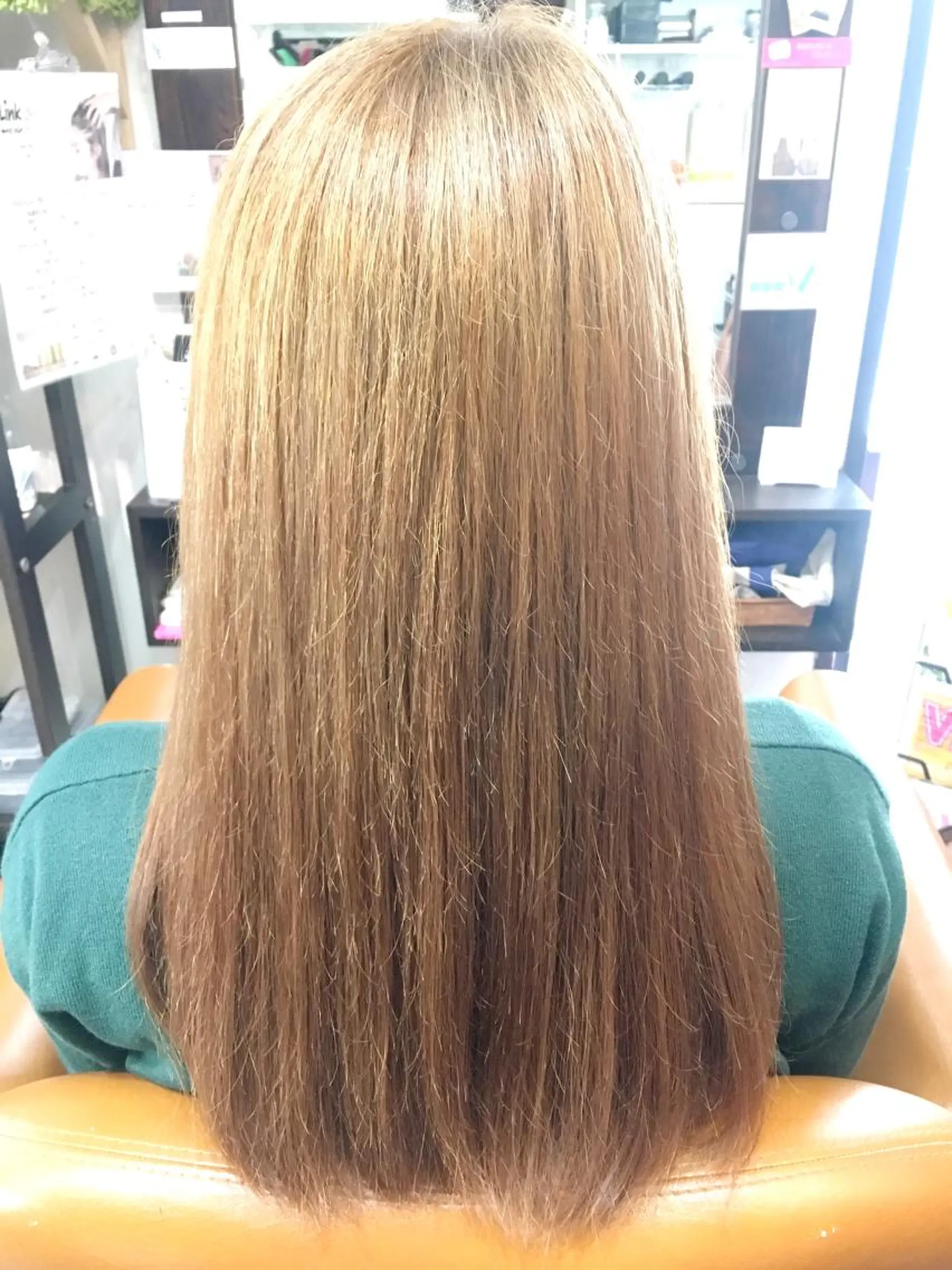 ロング カラー アッシュ ベージュカラー ブリーチ hairsalon Link所属・hairsalon Linkのヘアスタイル