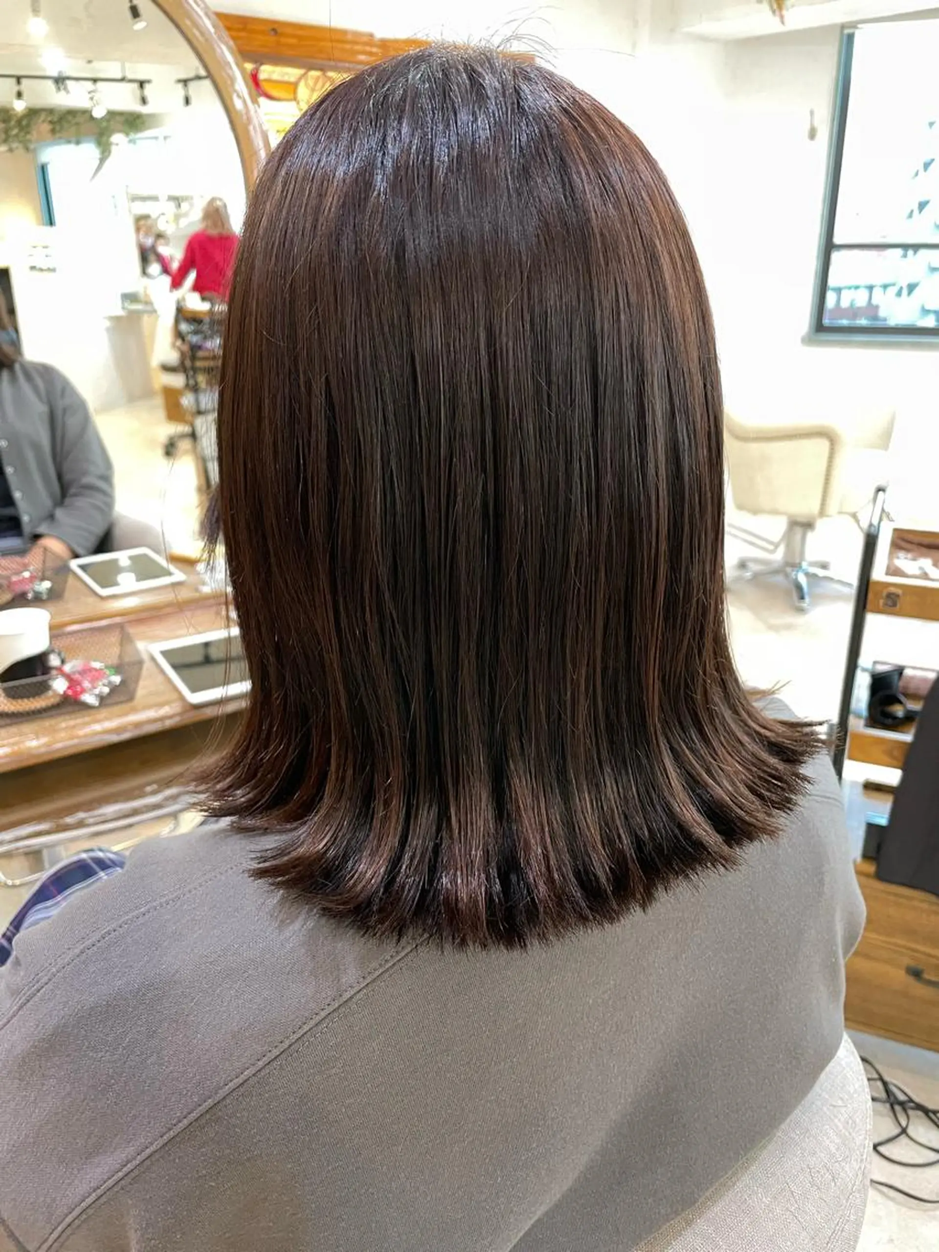 セミロング カラー 外ハネヘア あしかが ゆいとのヘアスタイル