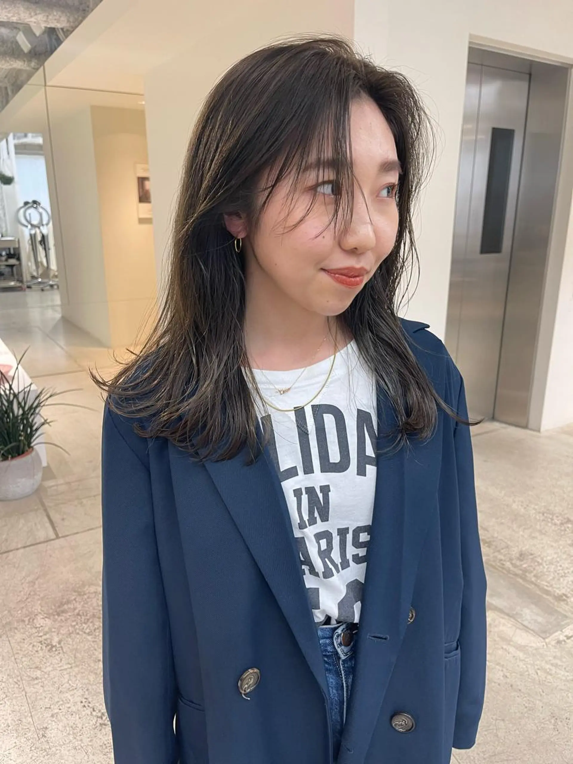 ミディアム カラー カット トリートメント oma 袮次金 鈴香のヘアスタイル