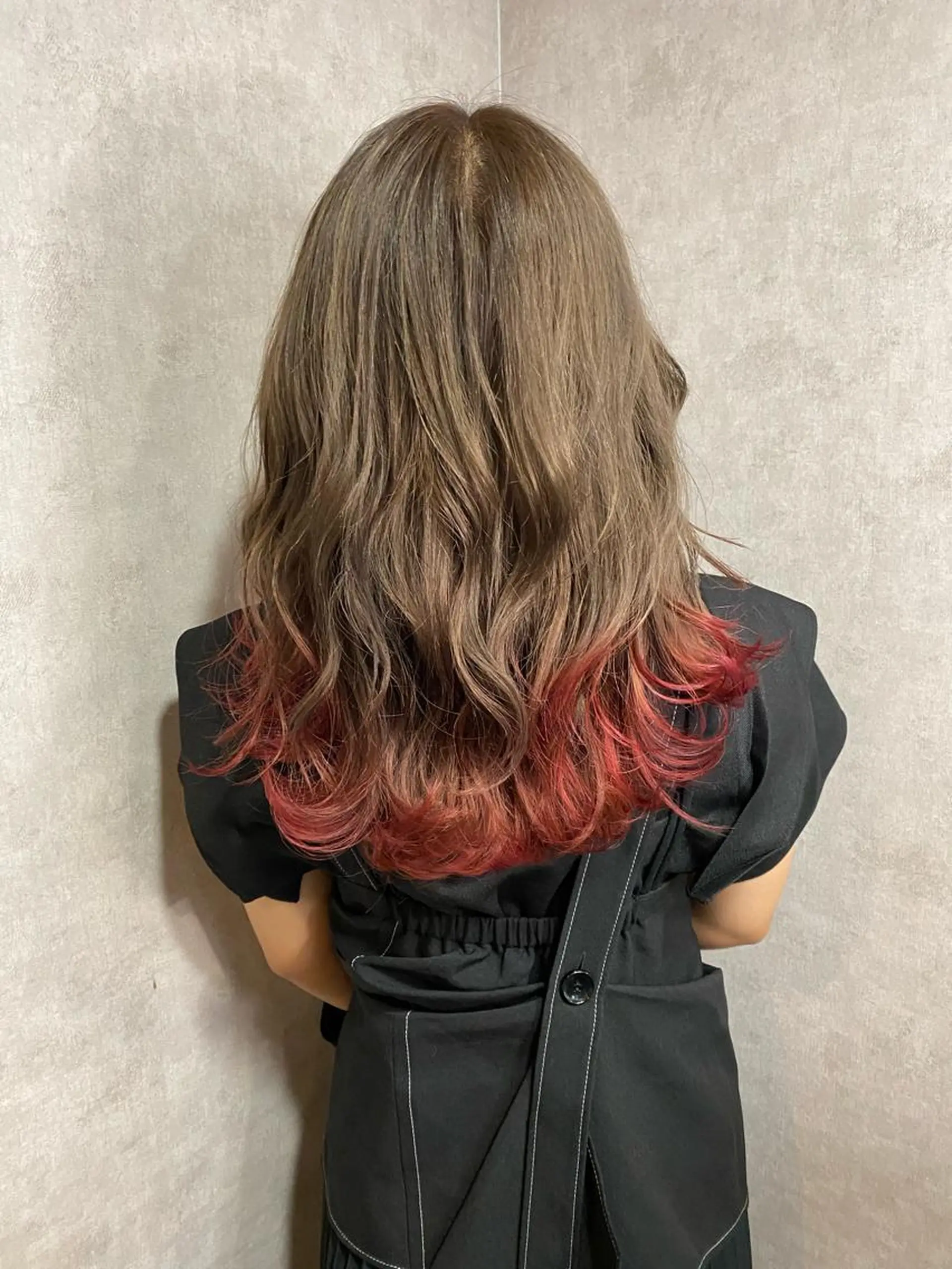 セミロング カラー ベージュカラー ハイトーンカラー インナーカラー ミルクティーベージュ ピンクカラー カット ヘアカラー トリートメント 山崎 雄太のヘアスタイル