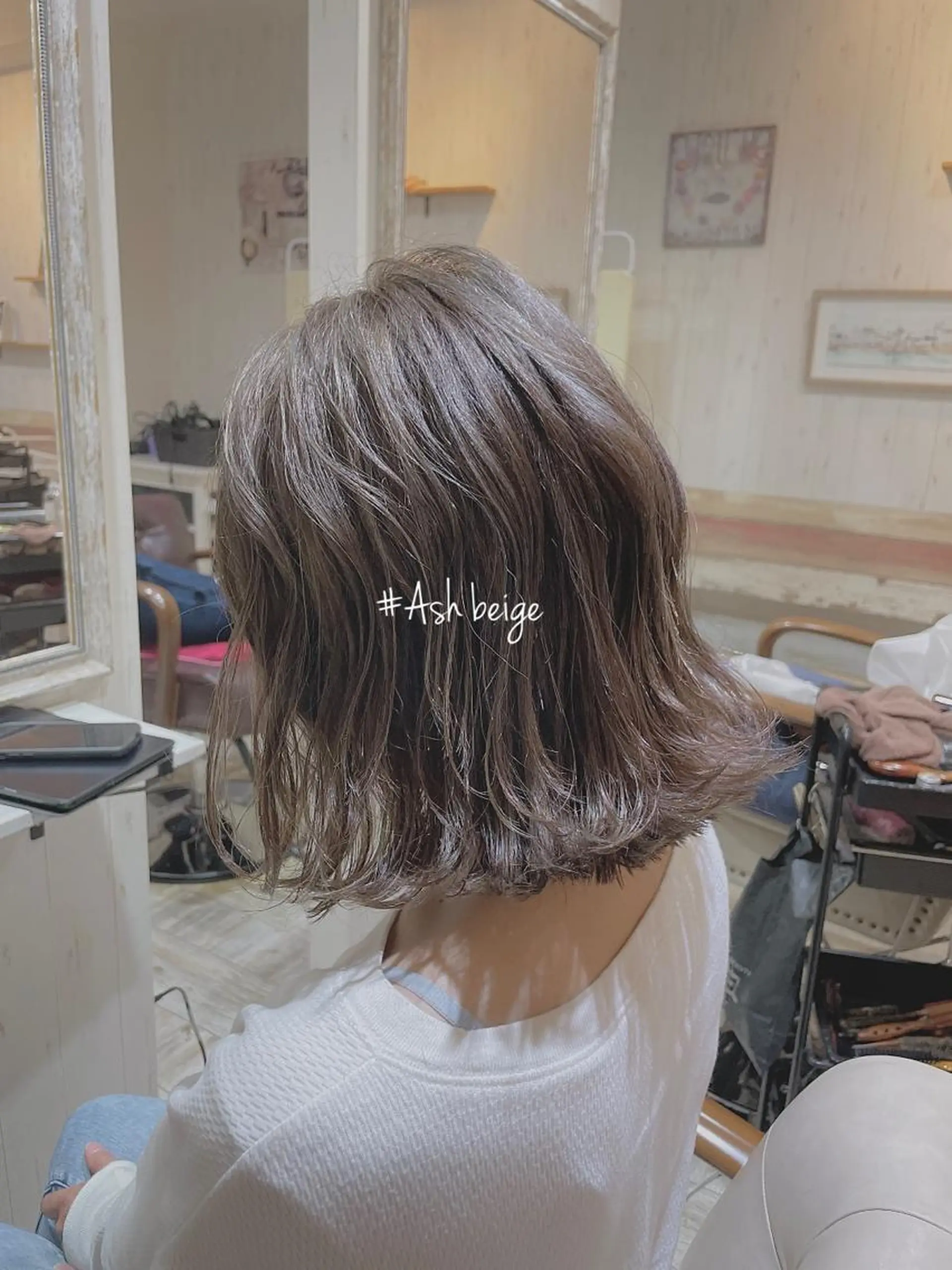 ミディアム カラー ミディアムパーマ アッシュ ミストバング ベージュカラー ブラウンカラー カット ヘアカラー トリートメント 【垢抜け大人髪】 TIARA西山のヘアスタイル