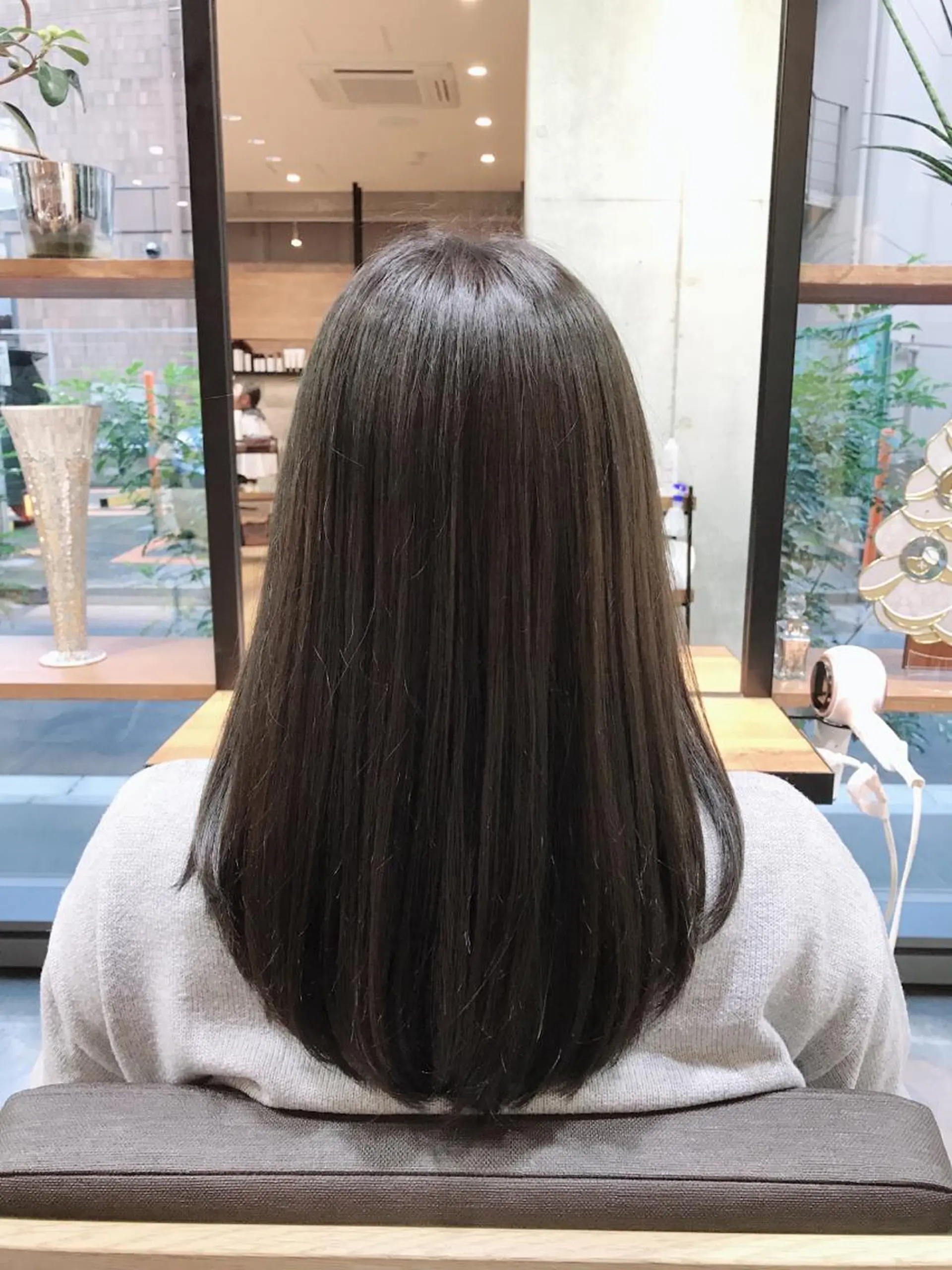 セミロング カラー カット ヘアカラー トリートメント 天野 開のヘアスタイル