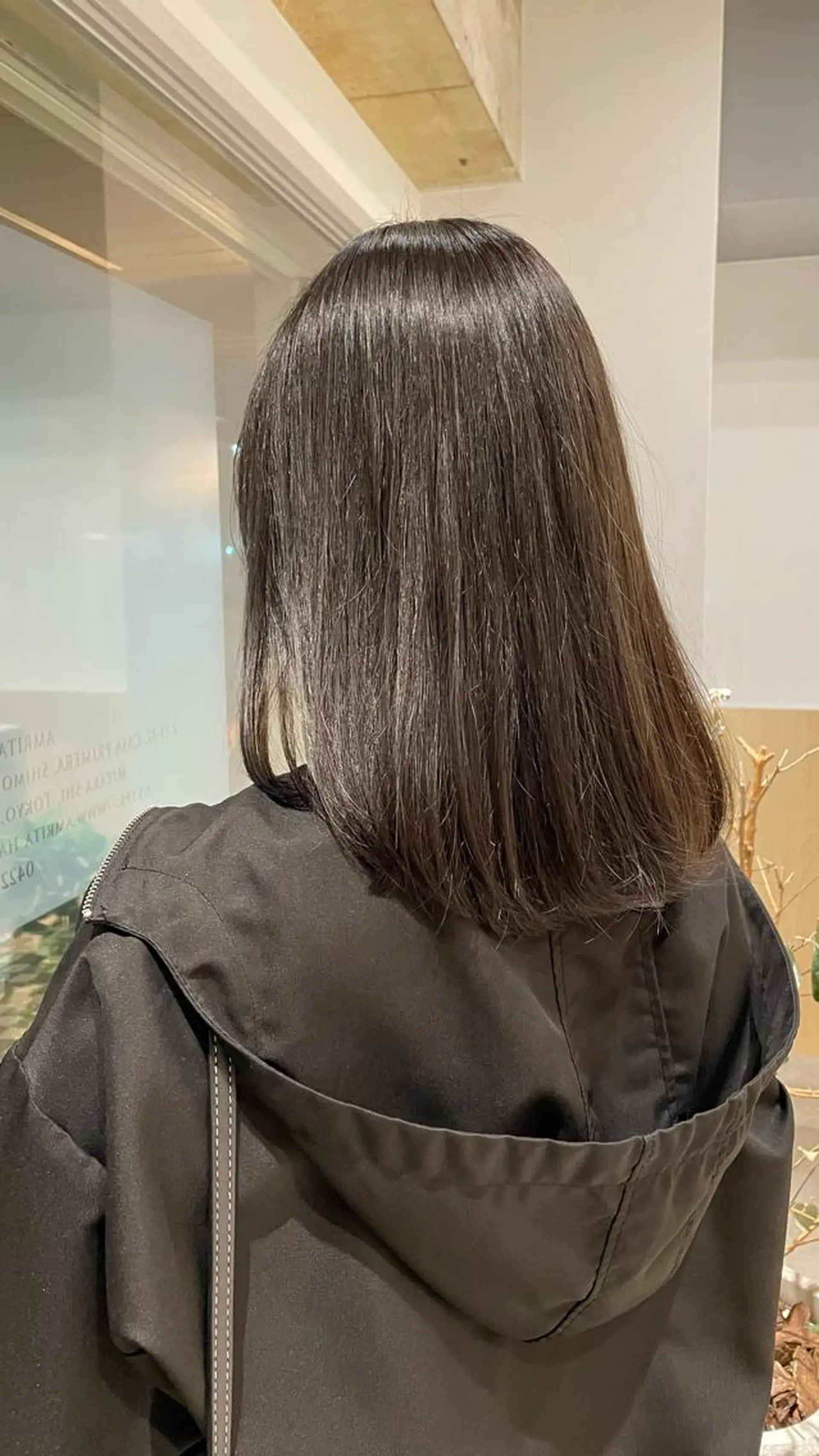 ミディアム カラー オリーブカラー AMRITA omotesando所属・都築 菜美のヘアスタイル