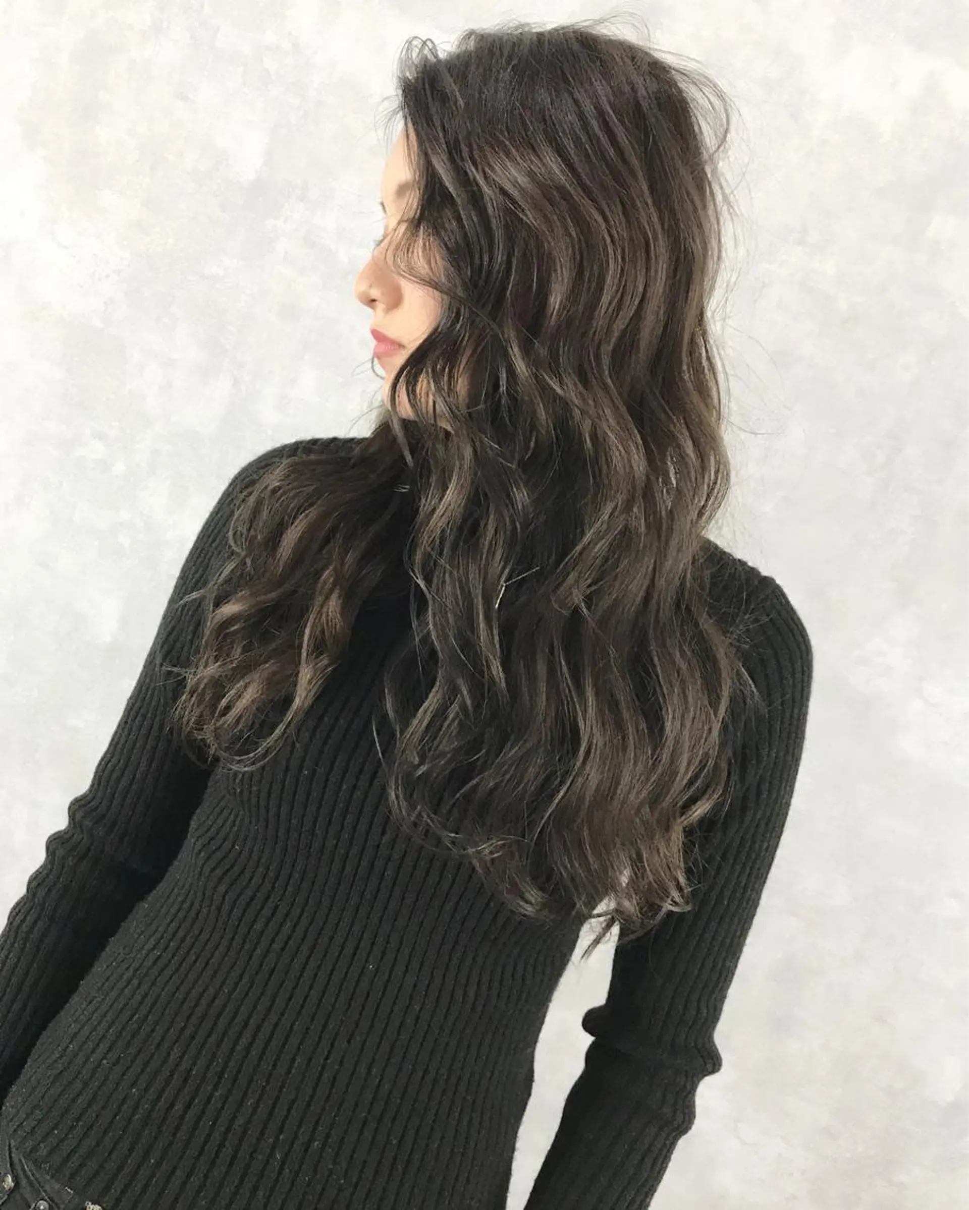 ロング カラー グレージュ ハイライトカラー ハイライト TOMOYAレイヤー ブリーチ縮毛矯正のヘアスタイル