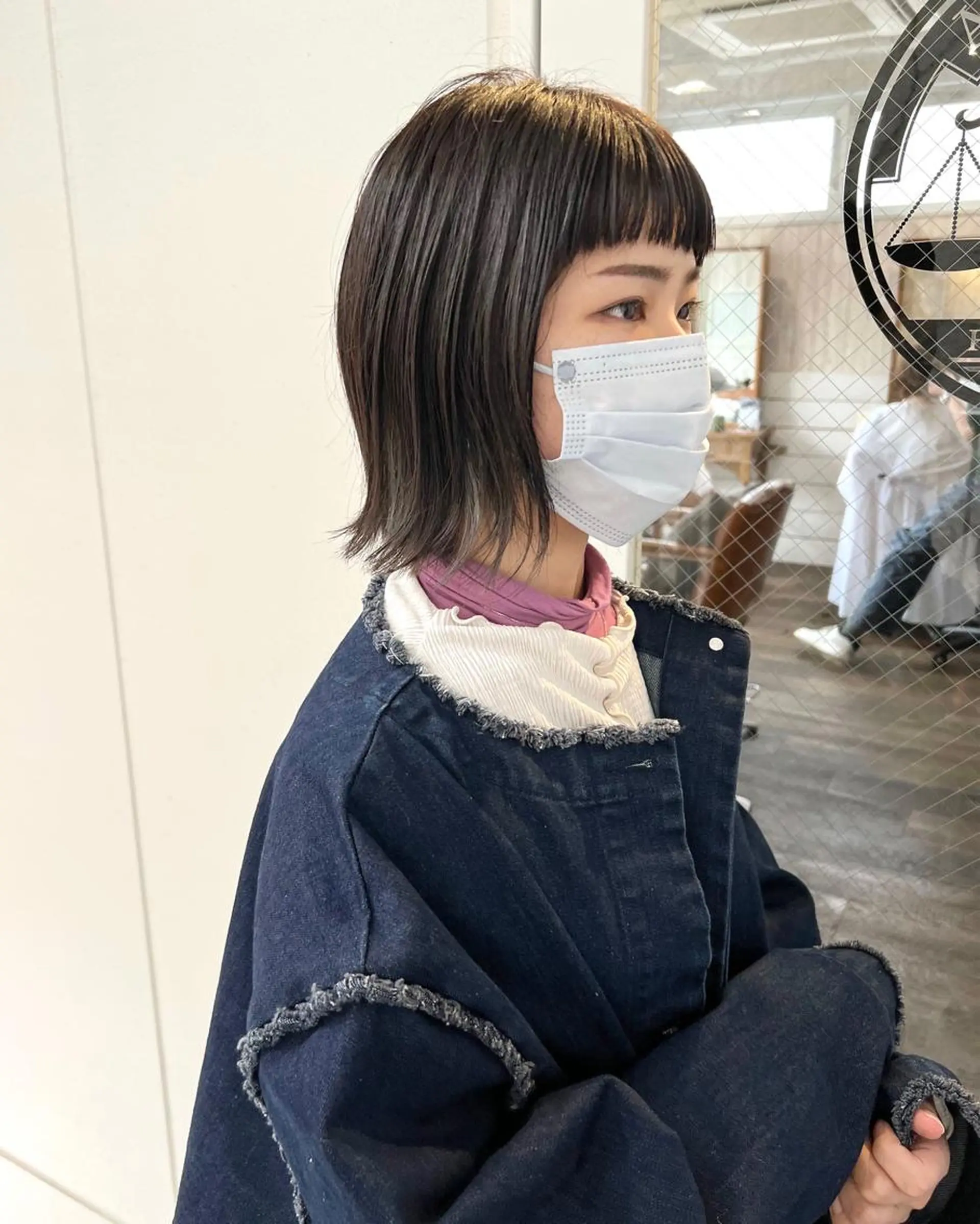 ミディアム カラー ショートボブ ベージュカラー ブリーチ ケアブリーチ 透明感カラー カット ヘアカラー トリートメント a moment(モーメント)所属・蔵前 デザインカット KOBAYASHIのヘアスタイル