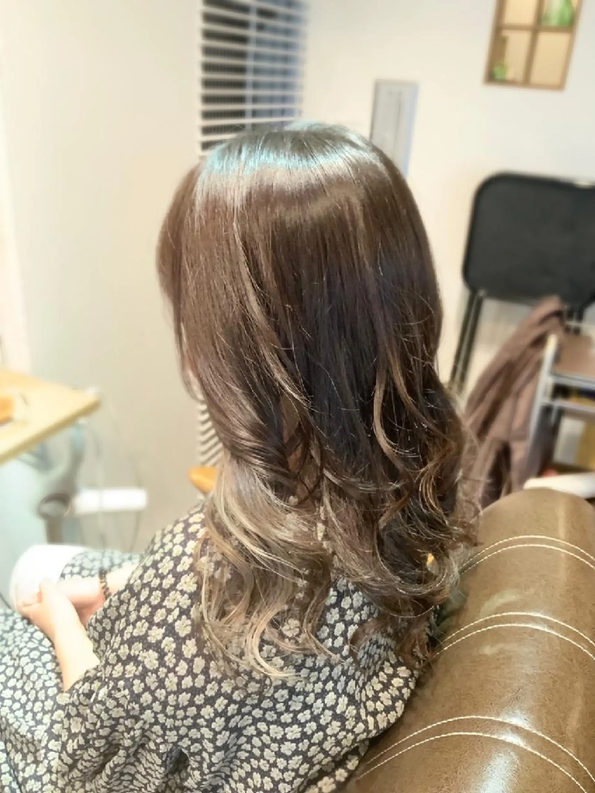 カラー ベージュカラー ブリーチ グレージュ ホワイトベージュ ヘアカラー 堀 望美のヘアスタイル