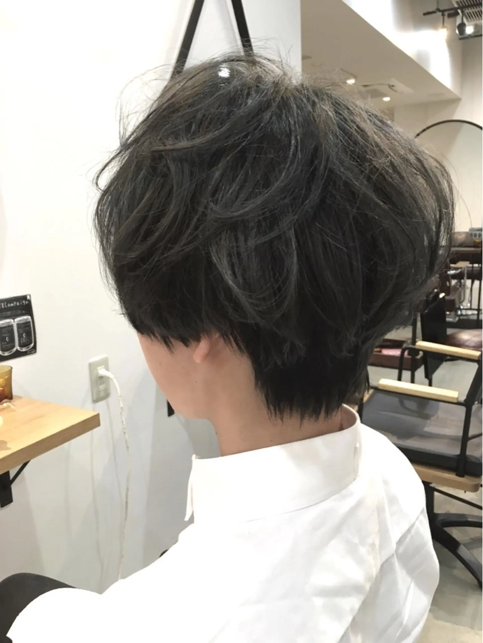 ショート カラー 店長　鍜治本 颯太のヘアスタイル
