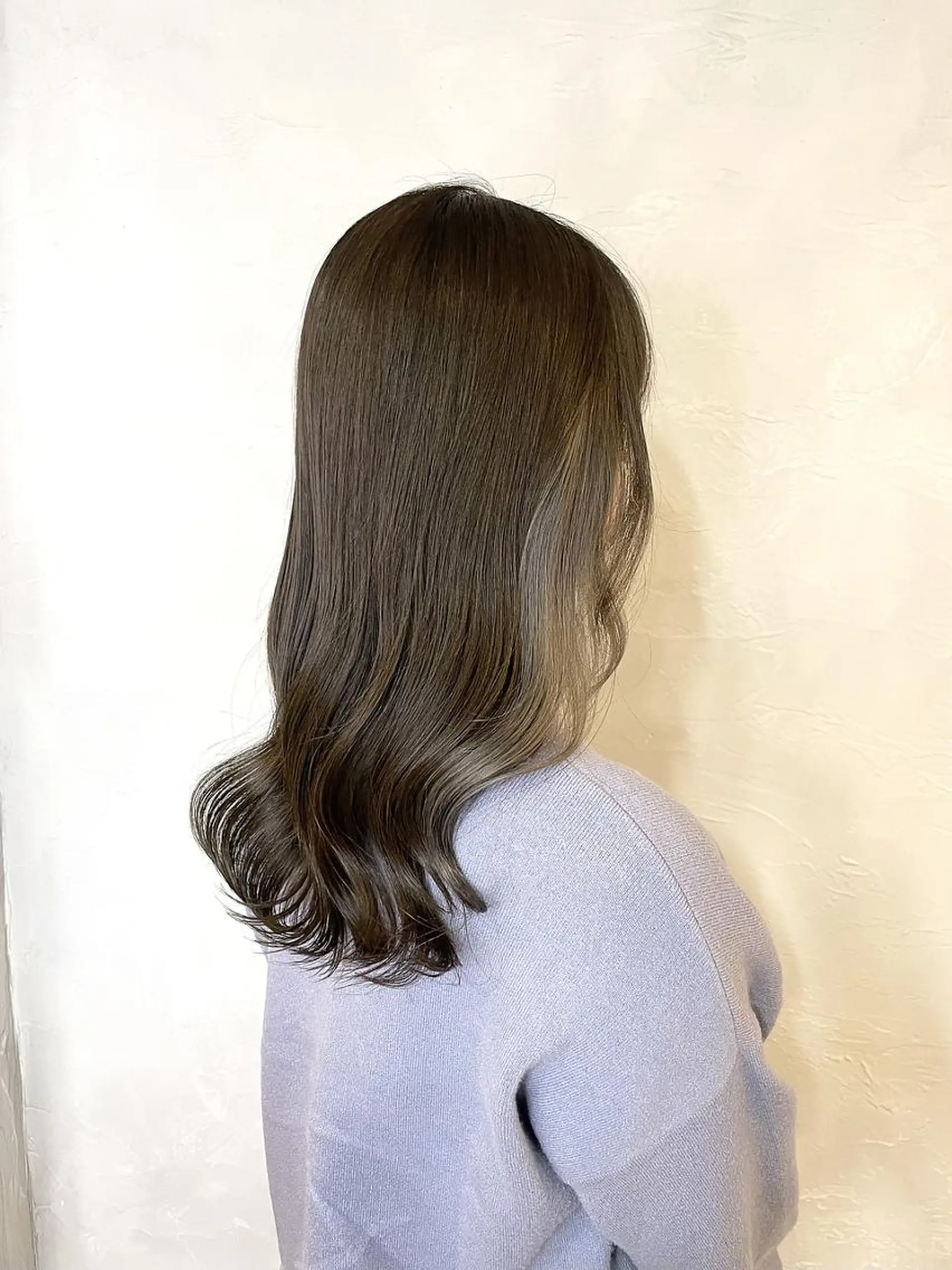 カラー セミロング イヤリングカラー グレージュ ヨシンモリ ANGELICA LABO 梅田店のヘアスタイル
