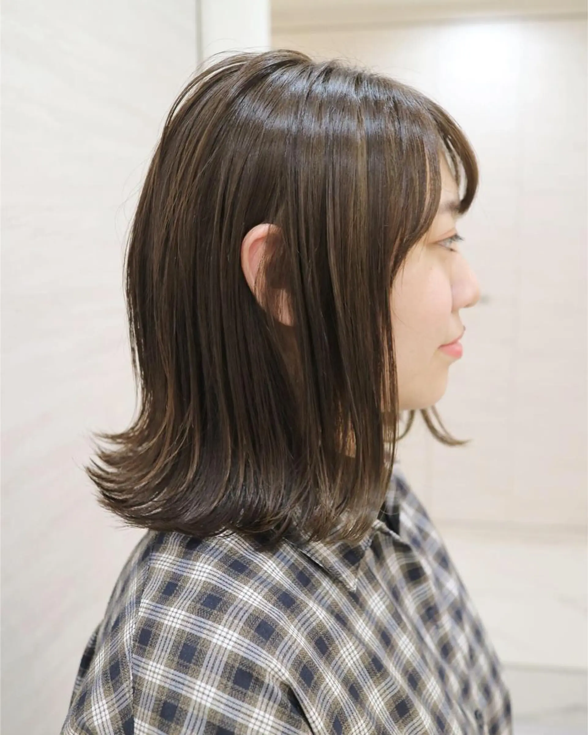 セミロング カラー アッシュ カット ヘアカラー 斉藤 貴也のヘアスタイル