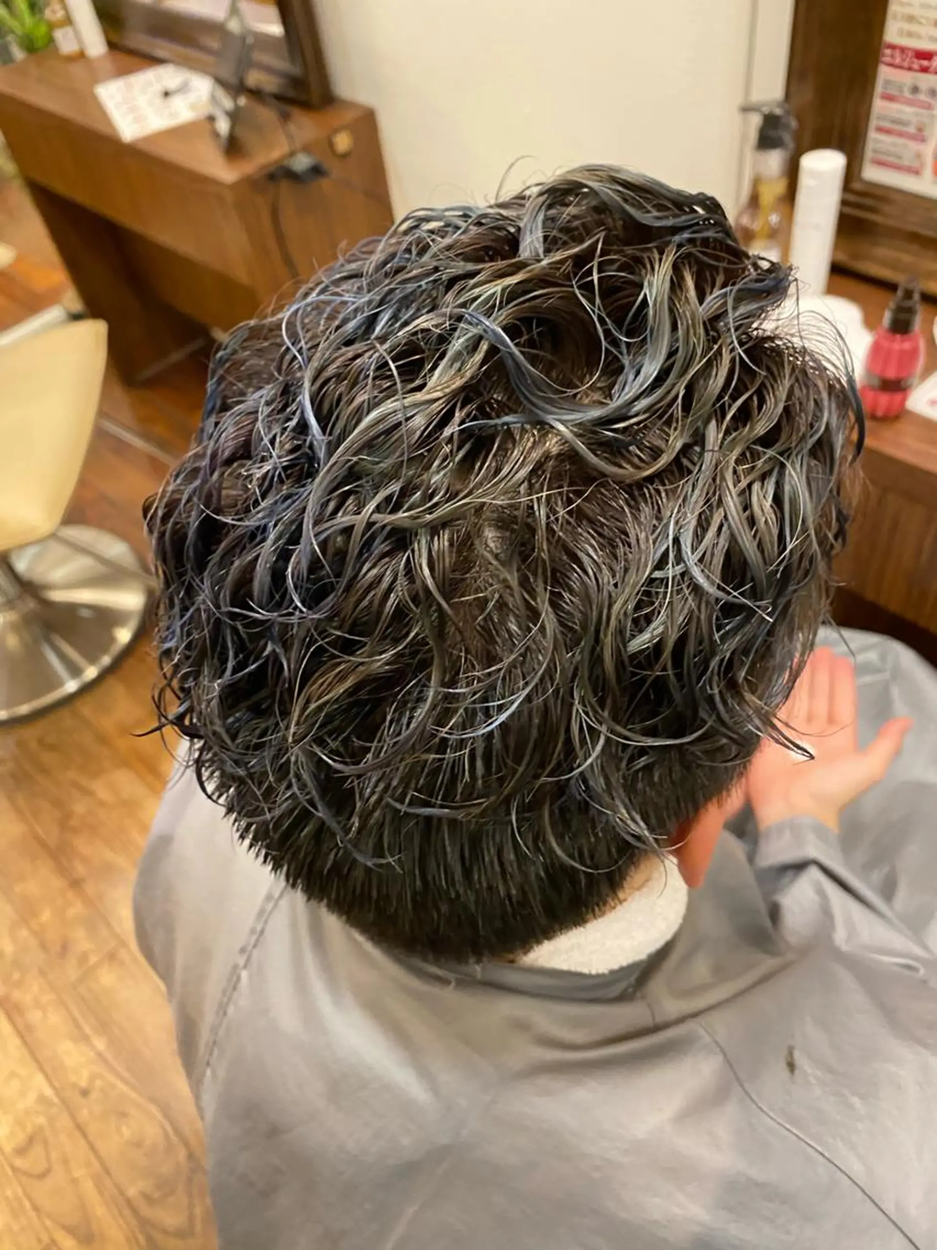 パーマ メンズ 美髪/髪質改善 顔周り/透明感カラーのヘアスタイル