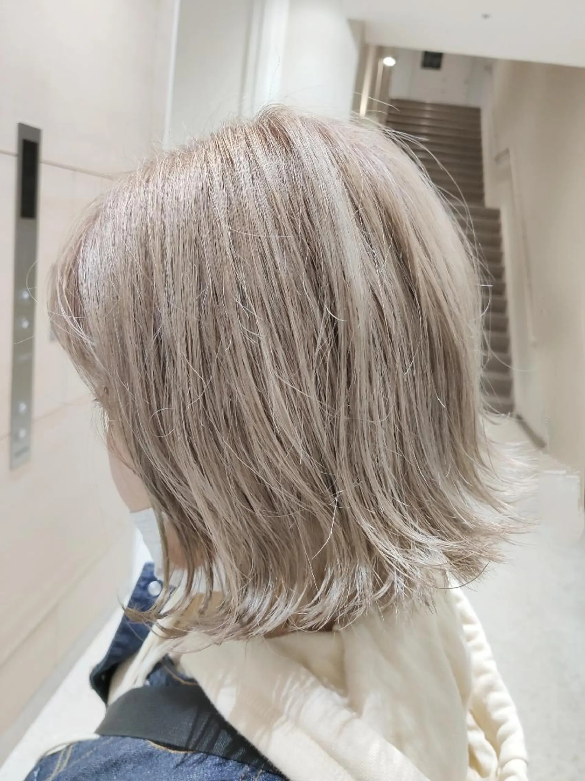 カラー ショート ベージュカラー ブリーチ 伊藤 瞭のヘアスタイル