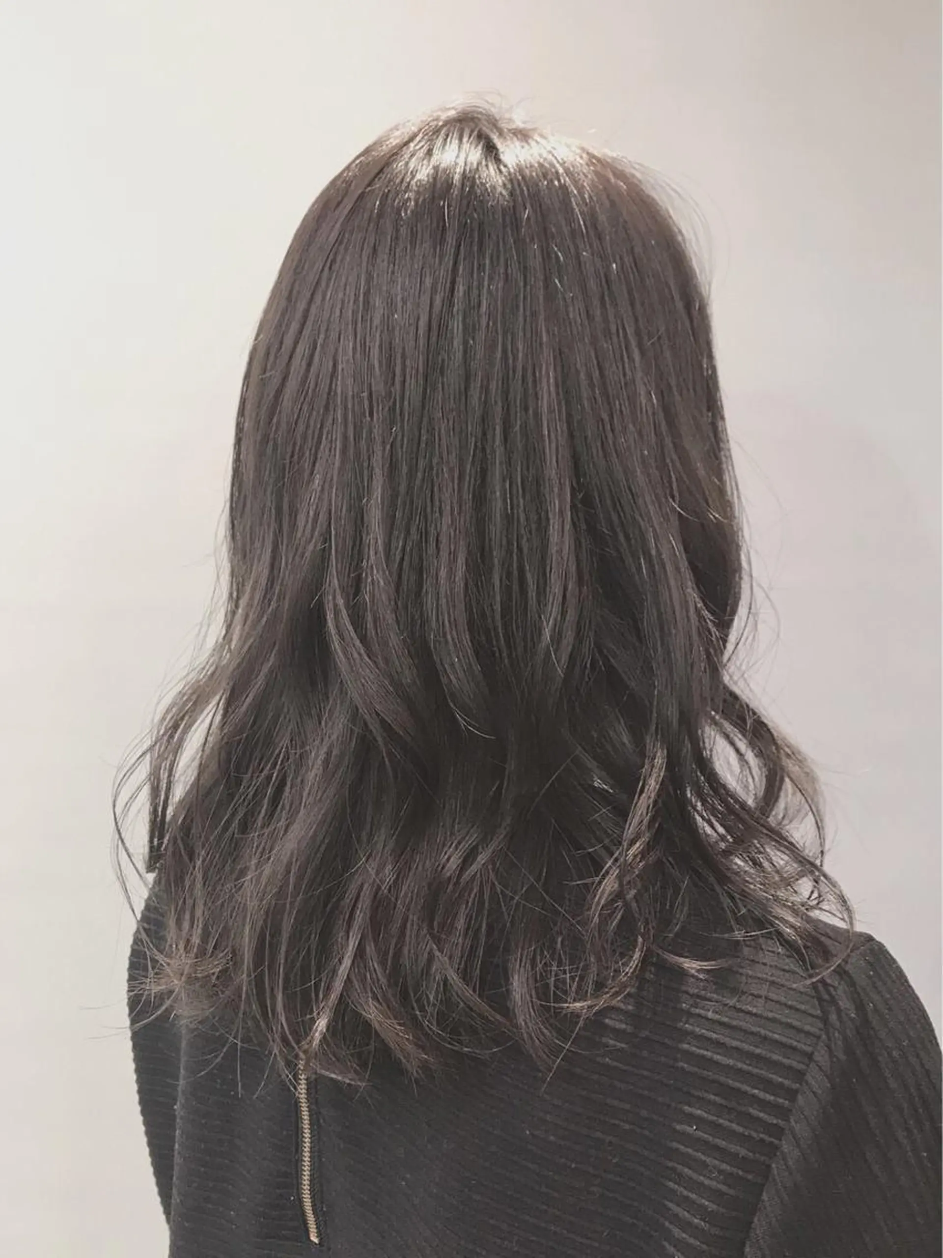ミディアム カラー アッシュ 透明感カラー ぱつっとボブ/ 小野あかねのヘアスタイル