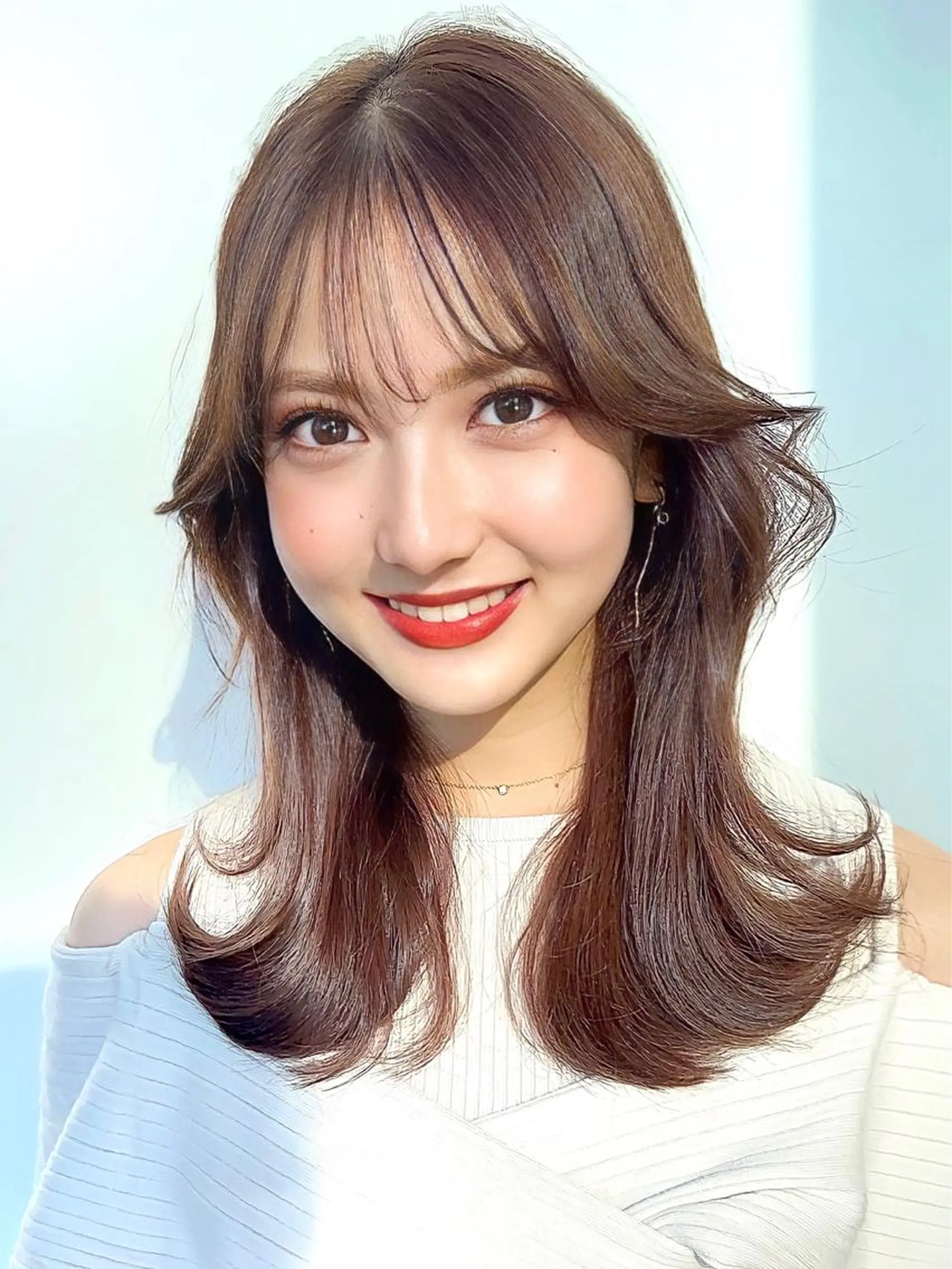 セミロング カラー エギョモリ 顔まわりレイヤー 顔周りカット ハイレイヤー ヨシンモリ カット ヘアカラー トリートメント 顔周り特化/韓国ヘア /レイヤー/吉野幸大のヘアスタイル