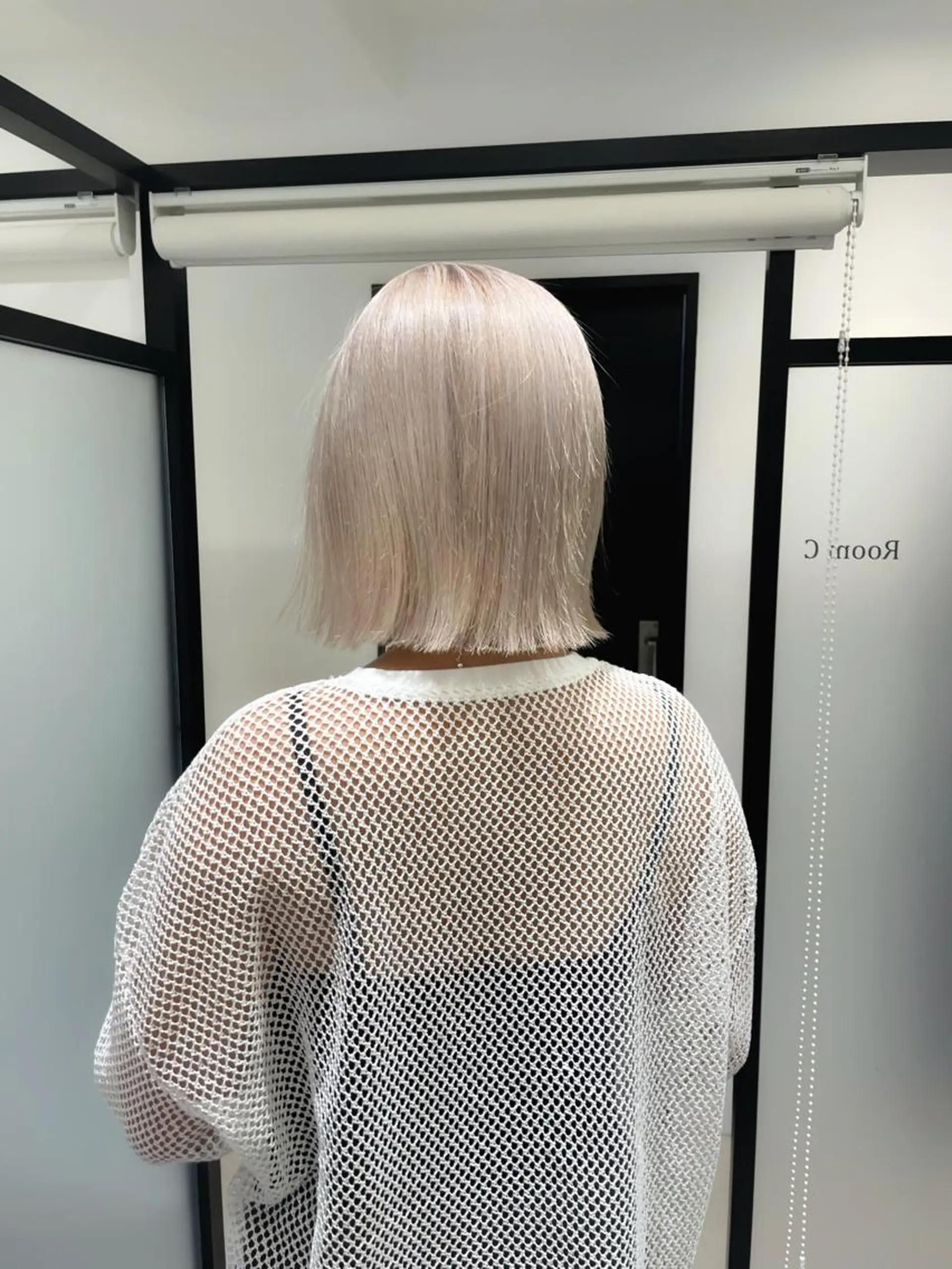 ショート カラー ベージュカラー ホワイトベージュ ボブ 外ハネヘア カット ヘアカラー トリートメント ヘアセット メンズ特化 パーマ/オザワのヘアスタイル