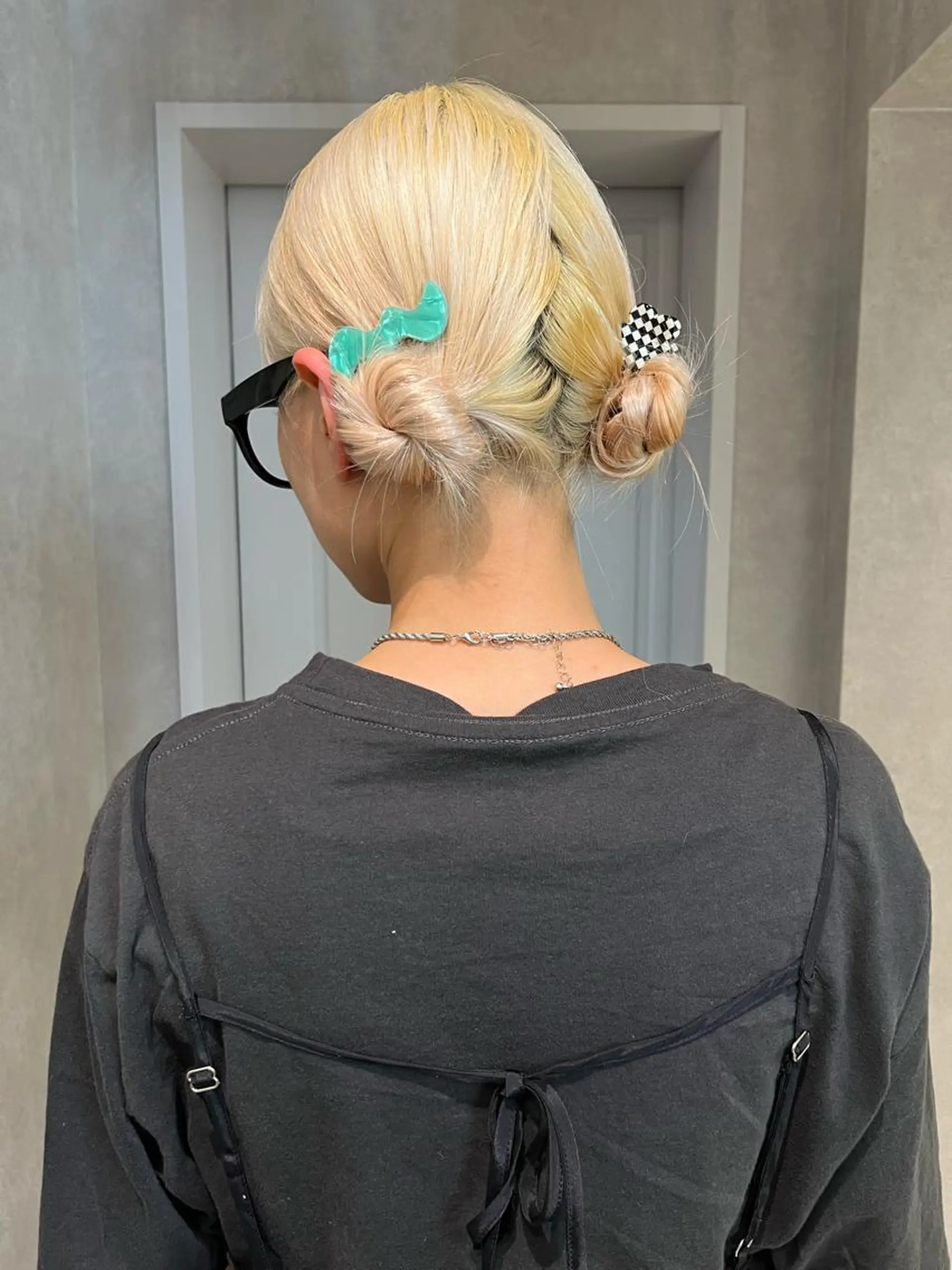 ミディアム ヘアアレンジ お団子ヘア behov所属・柔らかハイトーン 🤎Tsubasaのヘアスタイル