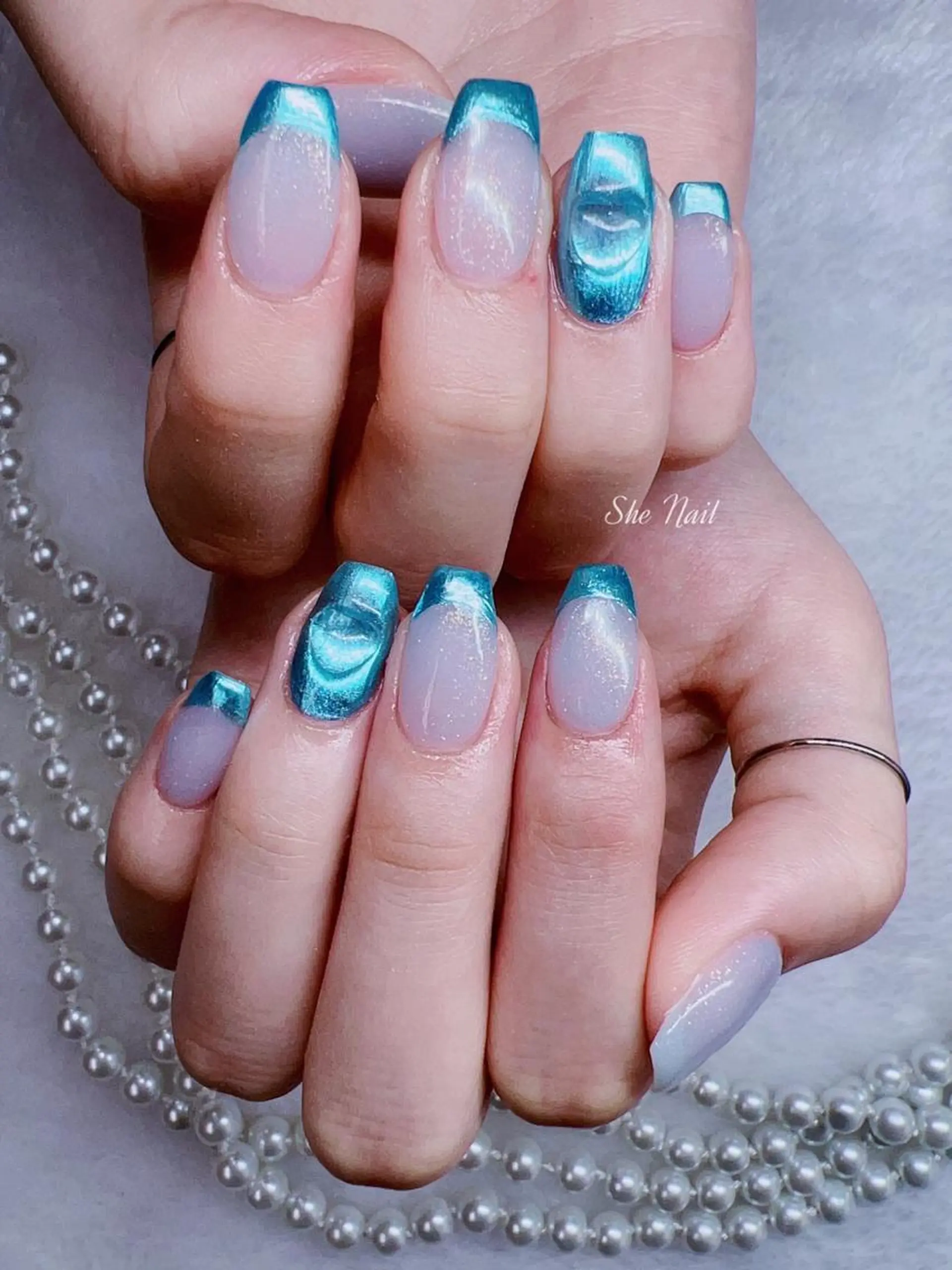 ネイル ブルー チークネイル 長さ出し フレンチネイル マグネットネイル ハンドネイル She   Nail所属・ISA_ BELLAのネイルデザイン