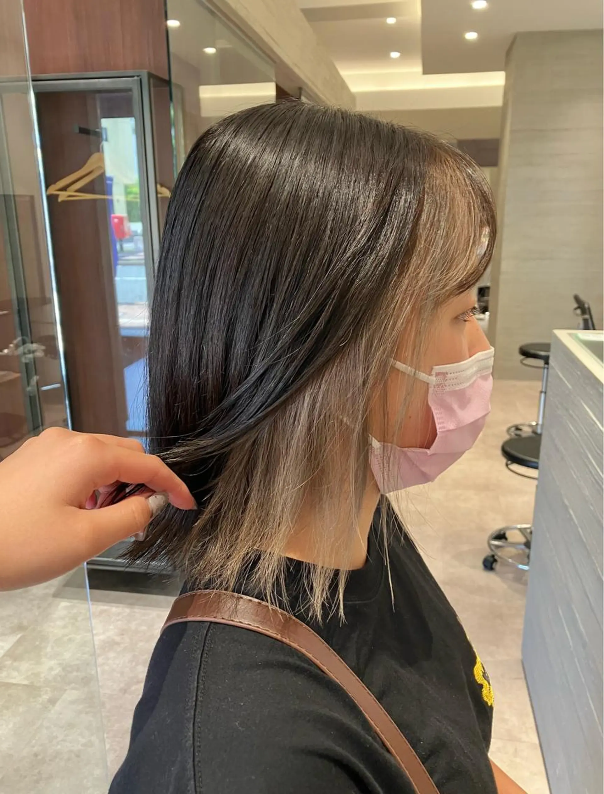 ミディアム カラー ベージュカラー ボブ レイヤーカット サキ🤍ハイトーン 🩰くびれ巻きヘアのヘアスタイル