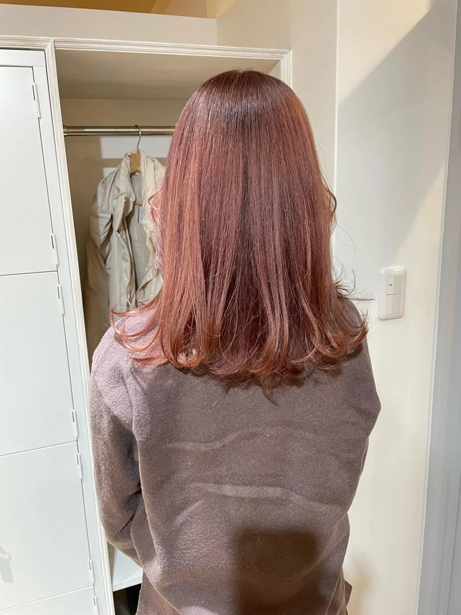 ミディアム カラー akane .のヘアスタイル