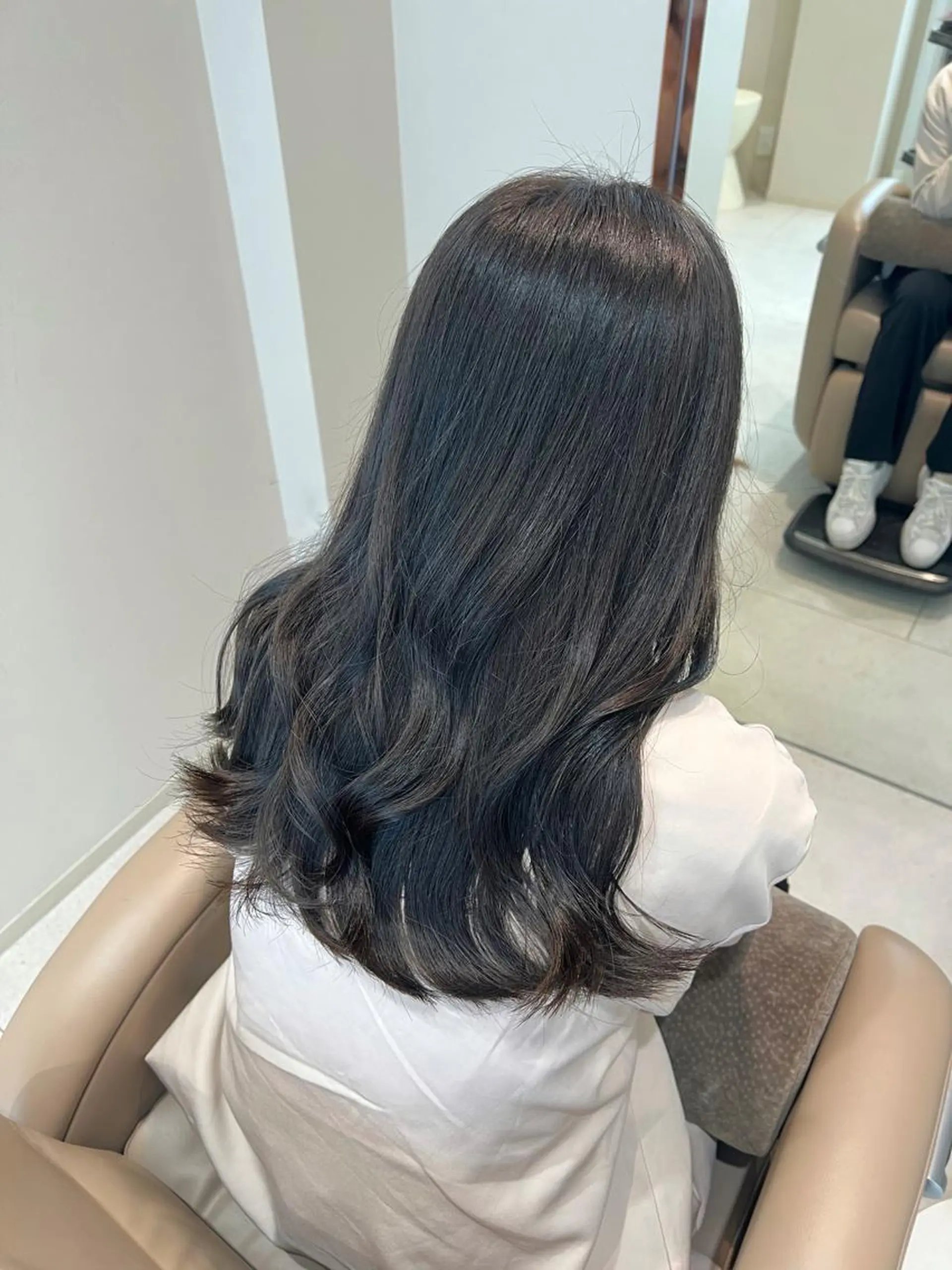 ロング カラー グレージュ オリーブグレージュ オリーブグレー ヘアカラー トリートメント ノイシキ サキのヘアスタイル