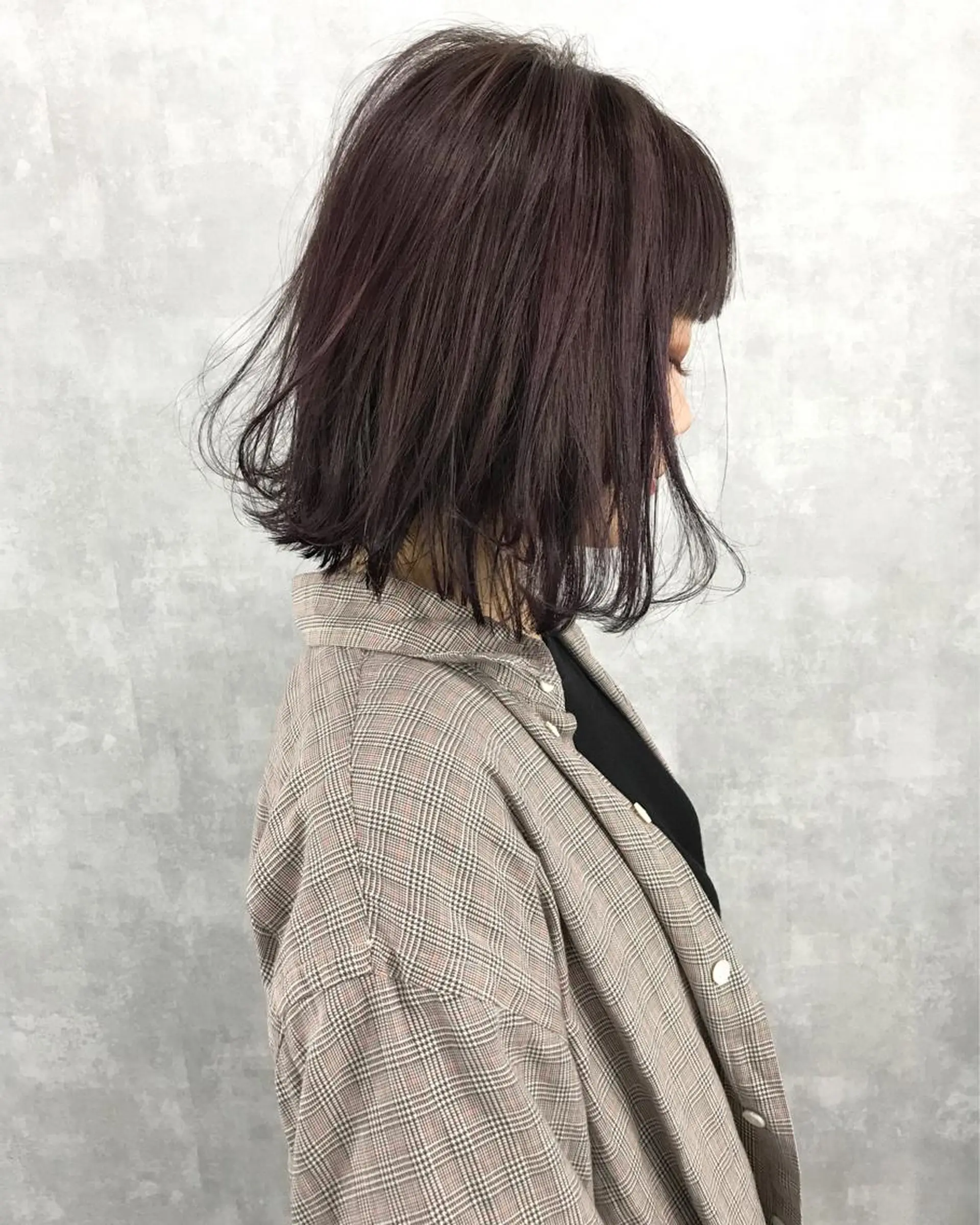 ミディアム カラー ベージュカラー ハイライトカラー ラベンダーカラー ラベンダーベージュ ハイライト TOMOYAレイヤー ブリーチ縮毛矯正のヘアスタイル