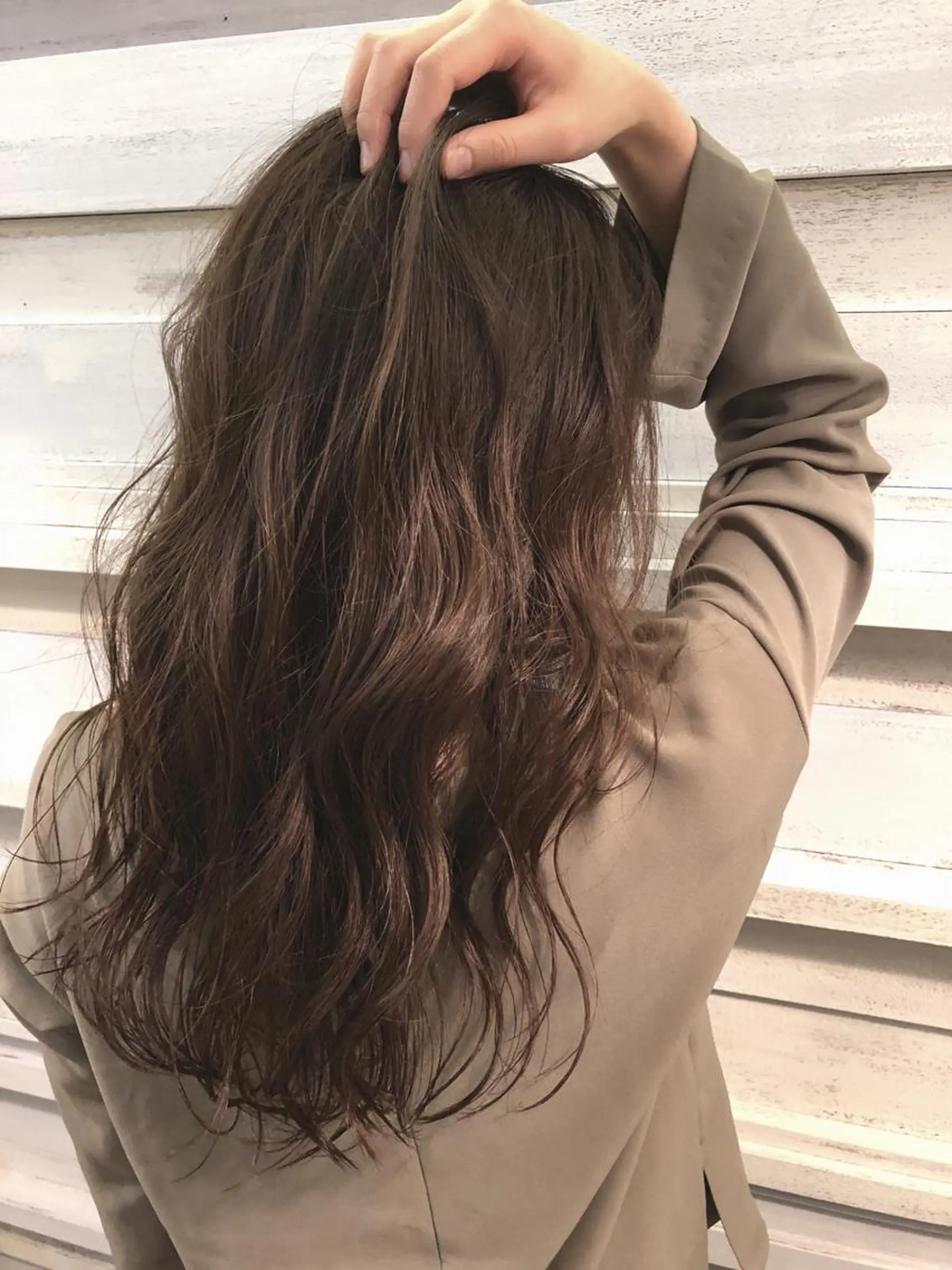 カラー アディクシーカラー 透明感カラー グレージュ シルバー シルバーグレージュ 中村 卓也のヘアスタイル