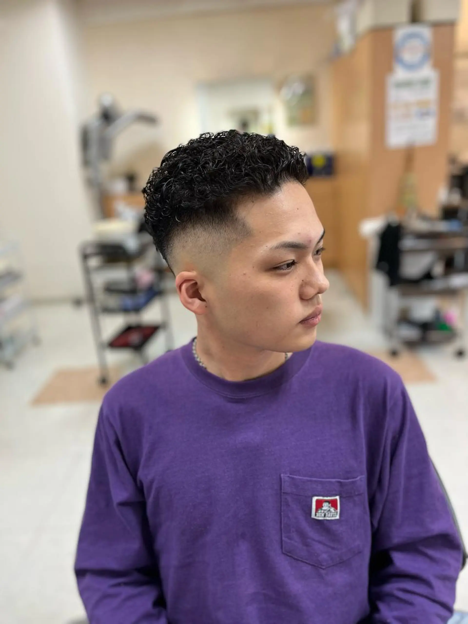 ショート パーマ メンズ フェードカット メンズパーマ スキンフェード パーマ コアフィールドゥ所属・坂口 大智のヘアスタイル