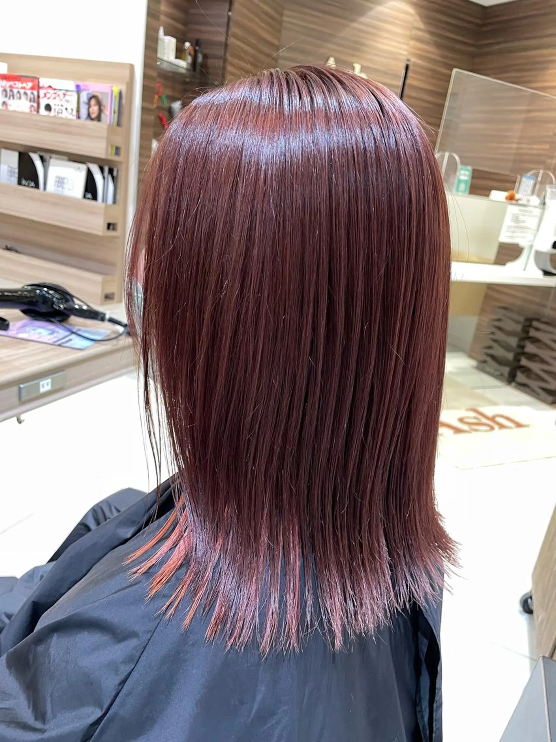 ミディアム CUT  STUDIO 141所属・渡部 恭子のヘアスタイル