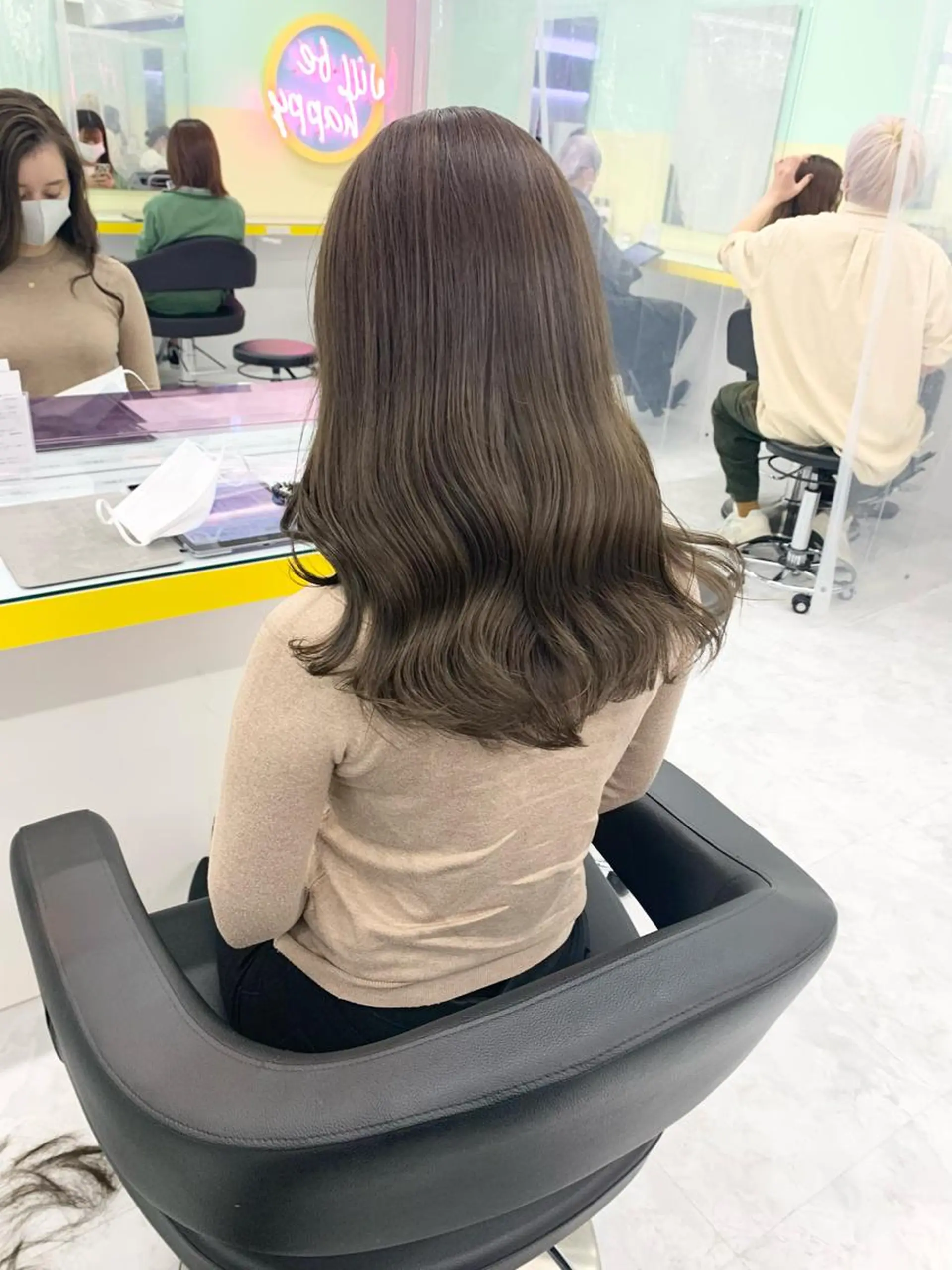セミロング カラー ヘアカラー トリートメント 🪞ハイトーン🪞 🤍waka🤍のヘアスタイル