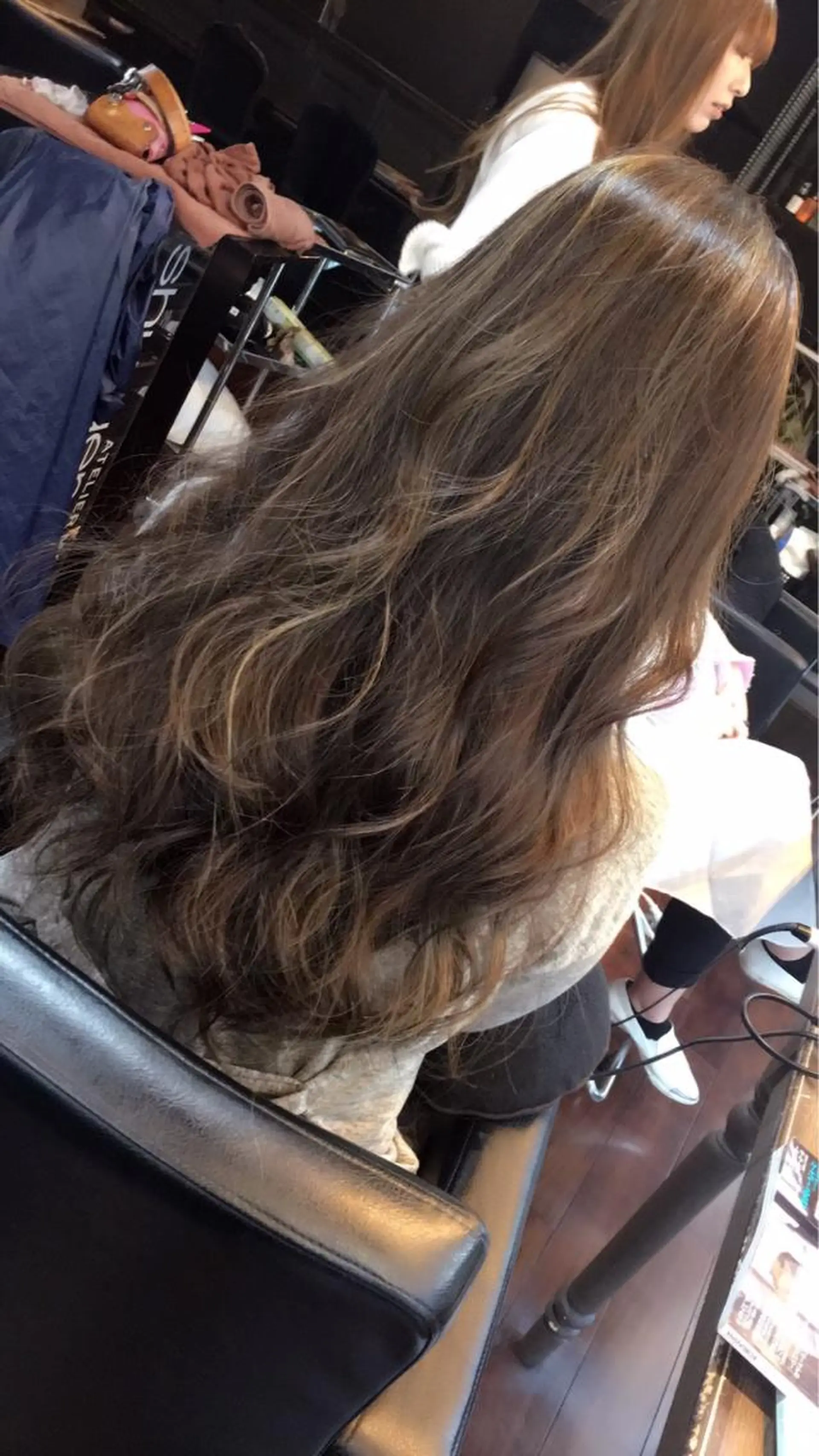 ロング カラー ヘアアレンジ ベージュカラー ハイライトカラー ハイライト ヘアカラー トリートメント 吉本 yoshimotoのヘアスタイル