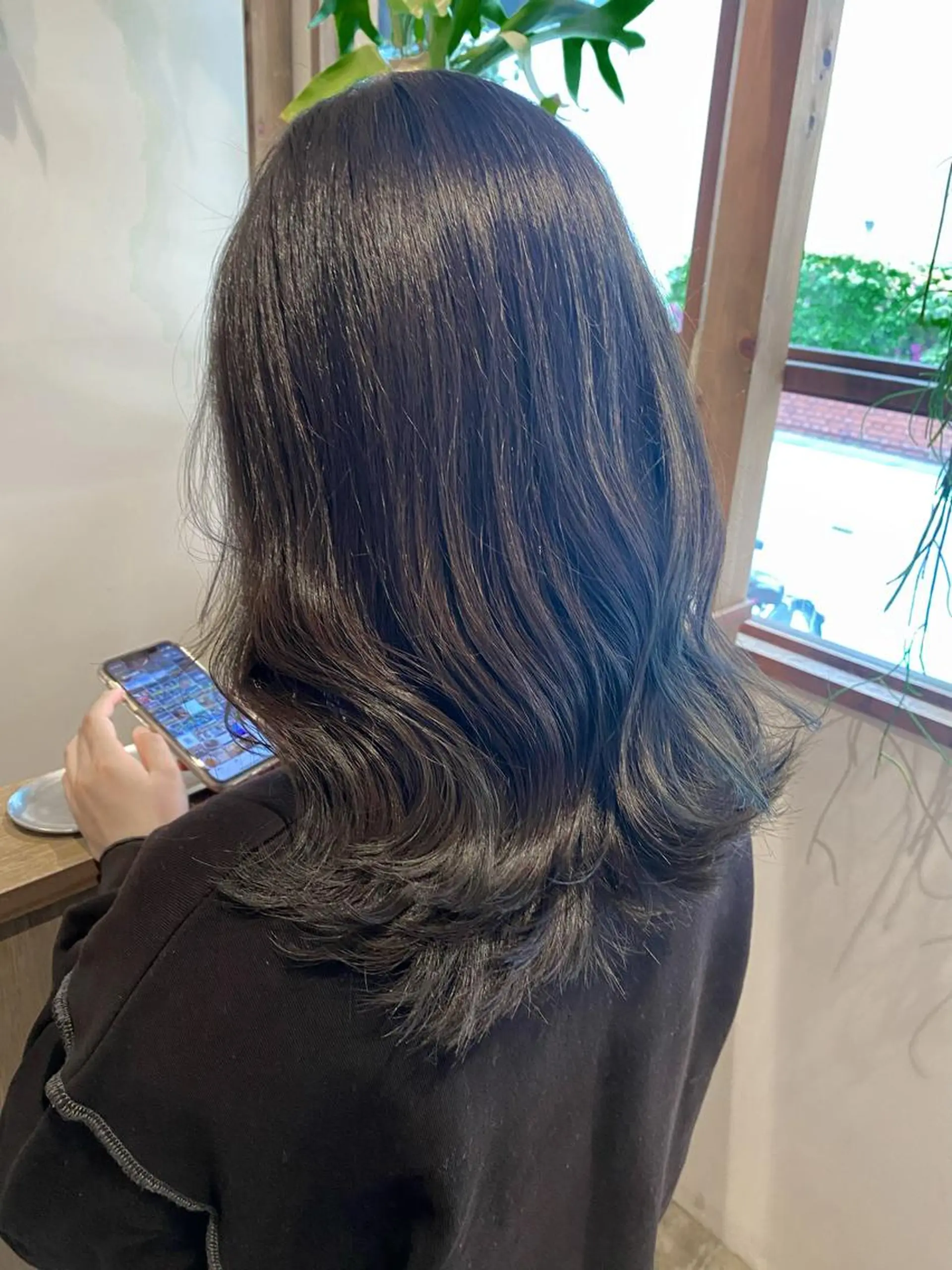 セミロング カラー カット ヘアカラー トリートメント ENIF ヤマグチアツコのヘアスタイル