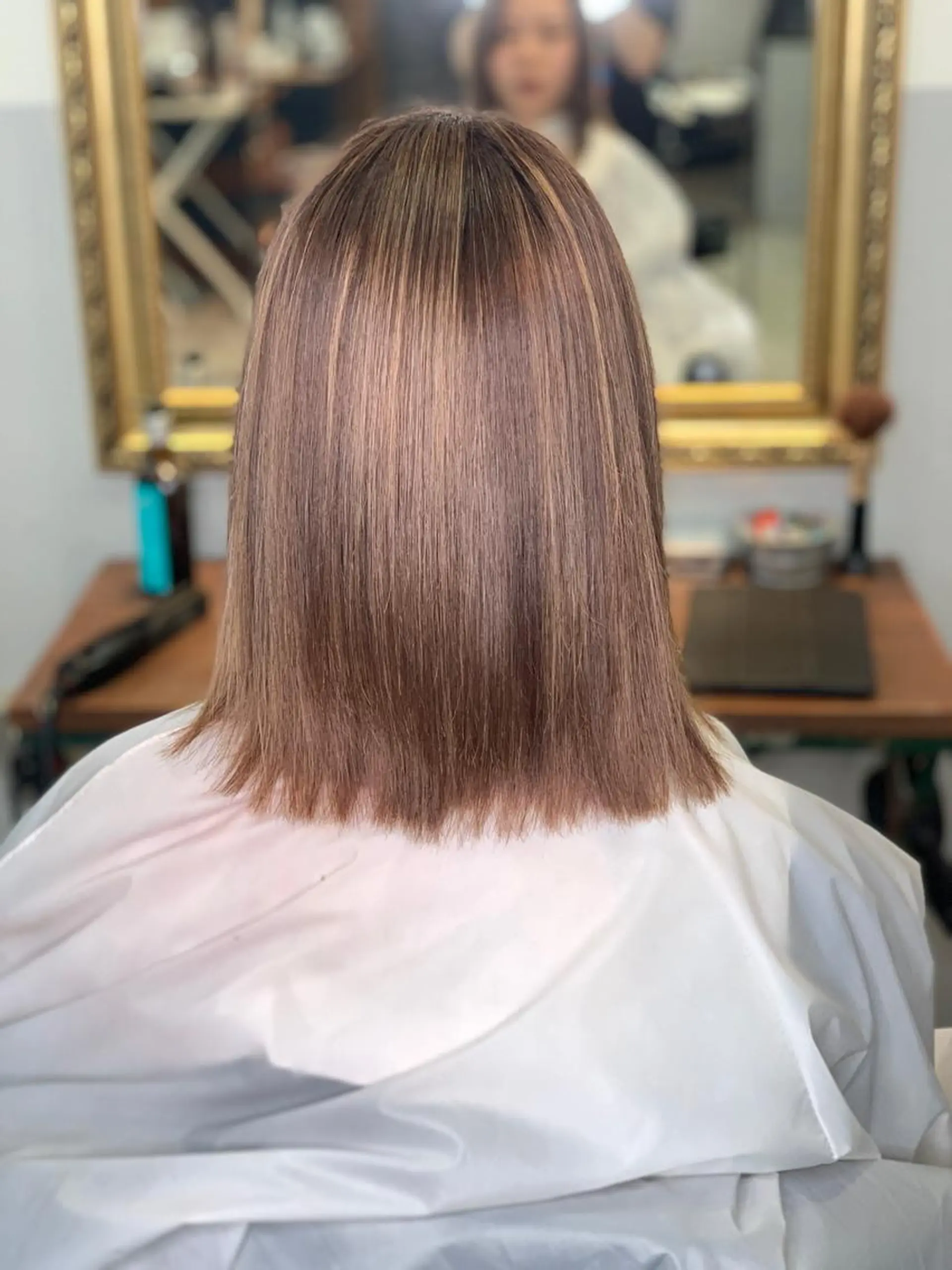 ミディアム 大内 志穂のヘアスタイル