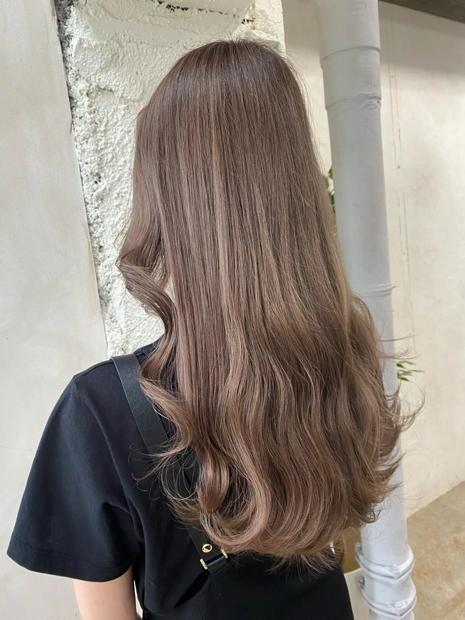 ロング カラー ベージュカラー ハイトーンカラー ミルクティーベージュ ヘアカラー ALLY（アリー）所属・ミニモお気に入り数 No.1宍戸雄弥のヘアスタイル