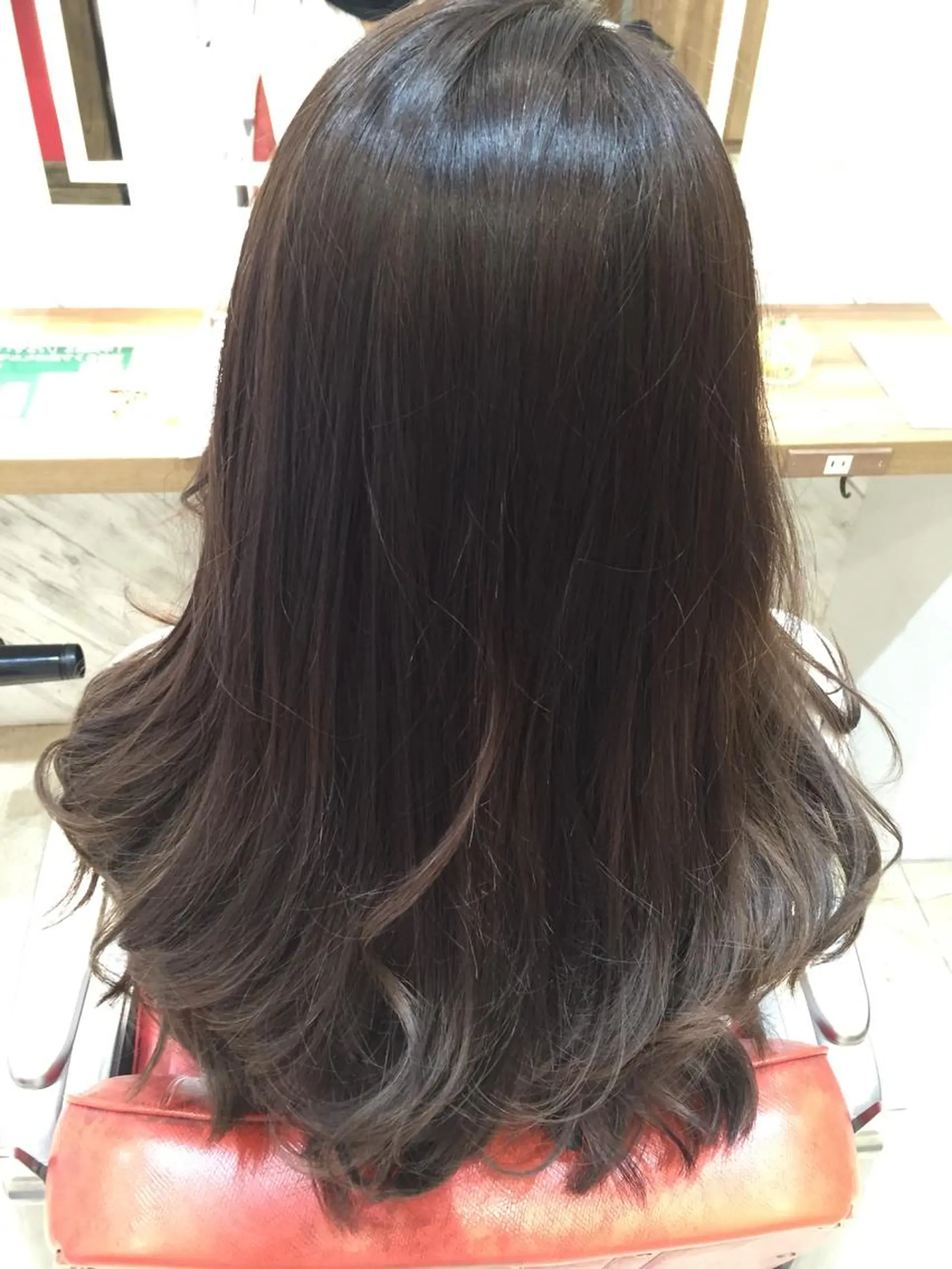 ロング カラー グラデーションカラー グレージュ 吉岡 三四朗のヘアスタイル