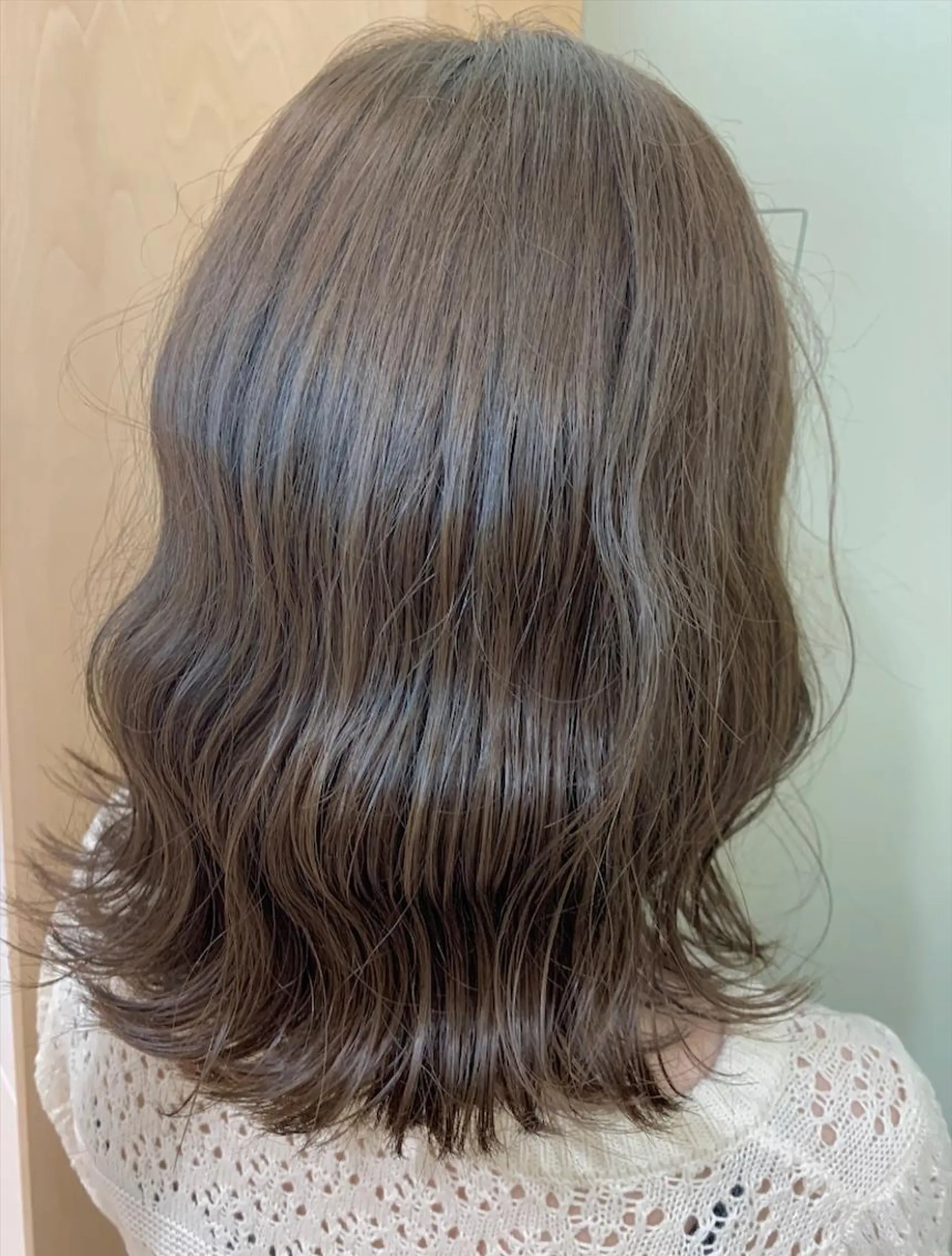 カラー グレージュ オリーブグレージュ オリーブグレー 村松 萌のヘアスタイル