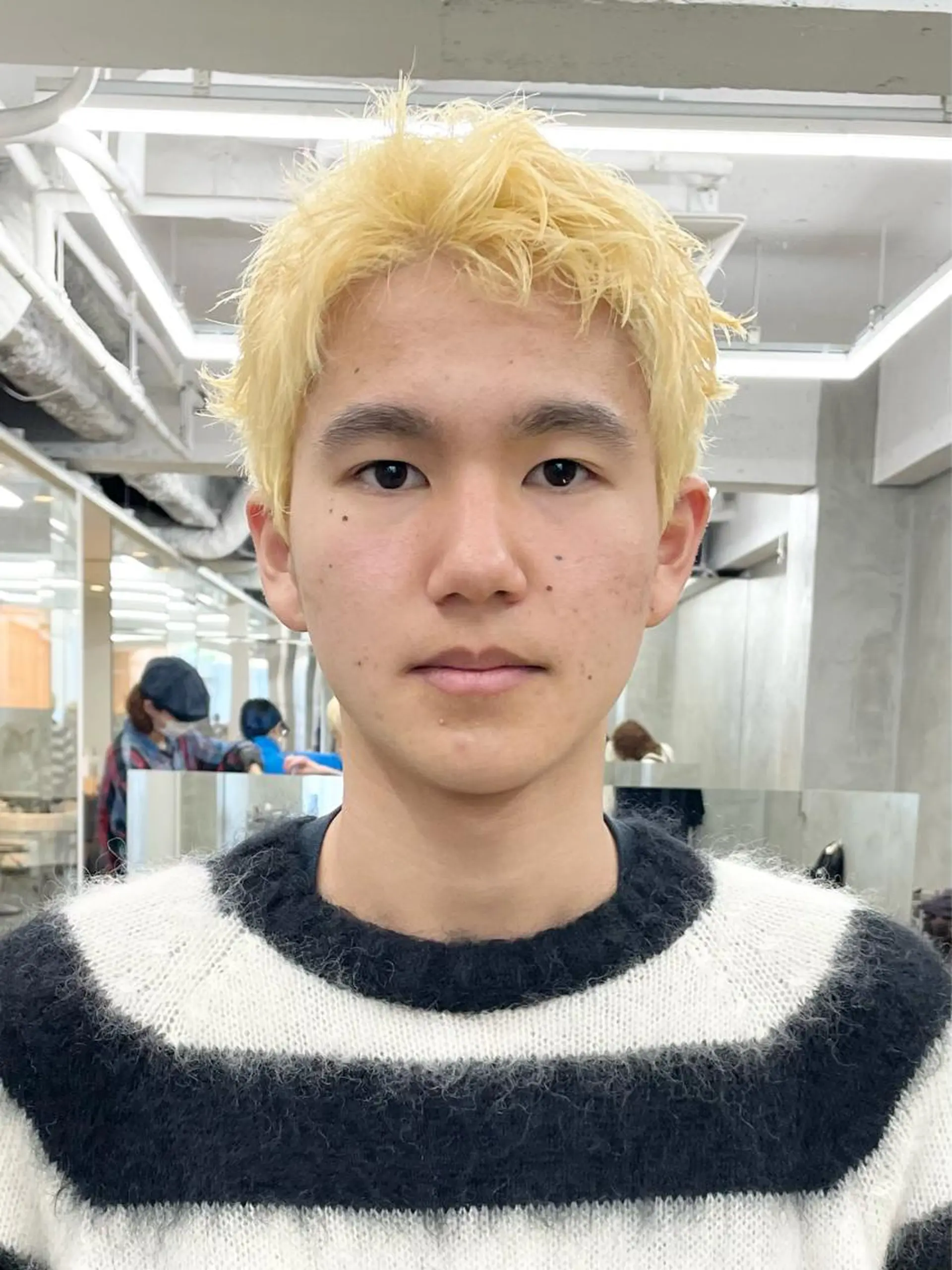 ショート カラー パーマ ヘアアレンジ メンズ メンズバレイヤージュ メンズブリーチ センターパート フェードカット メンズハイライト ヘアカラー トリートメント ハイトーン/レイヤー 🌸さくらのヘアスタイル