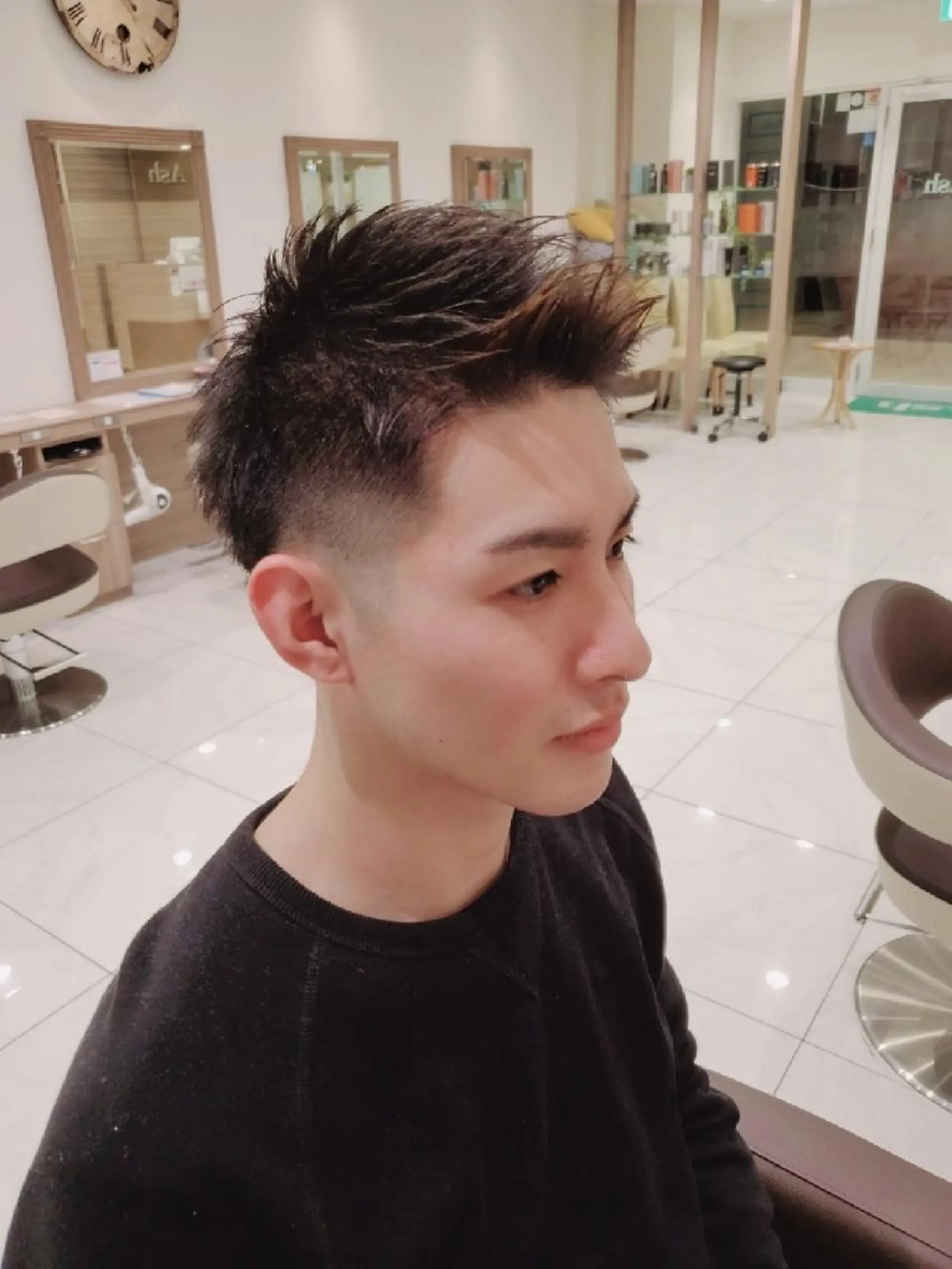 ショート メンズ カラー メンズブリーチ フェードカット スキンフェード ブリーチ 中村 和貴のヘアスタイル