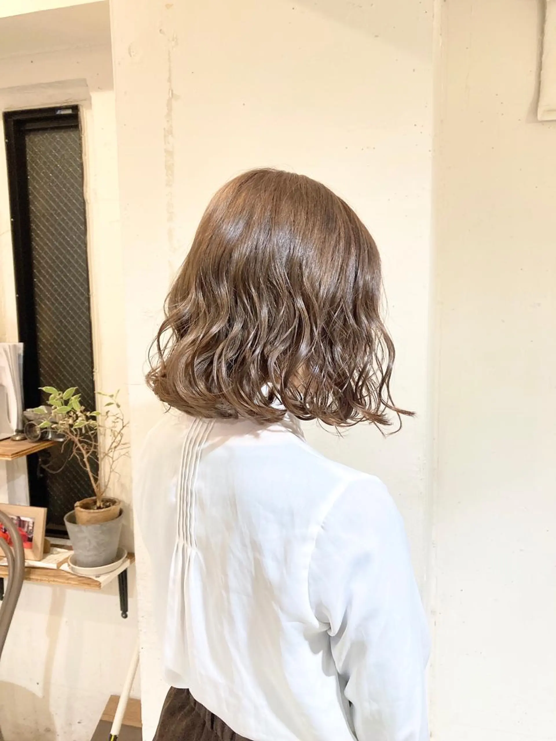 ミディアム カラー ブリーチ ブラウンカラー ミルクティーブラウン 💗モテ髪 ハイトーンあや💗のヘアスタイル