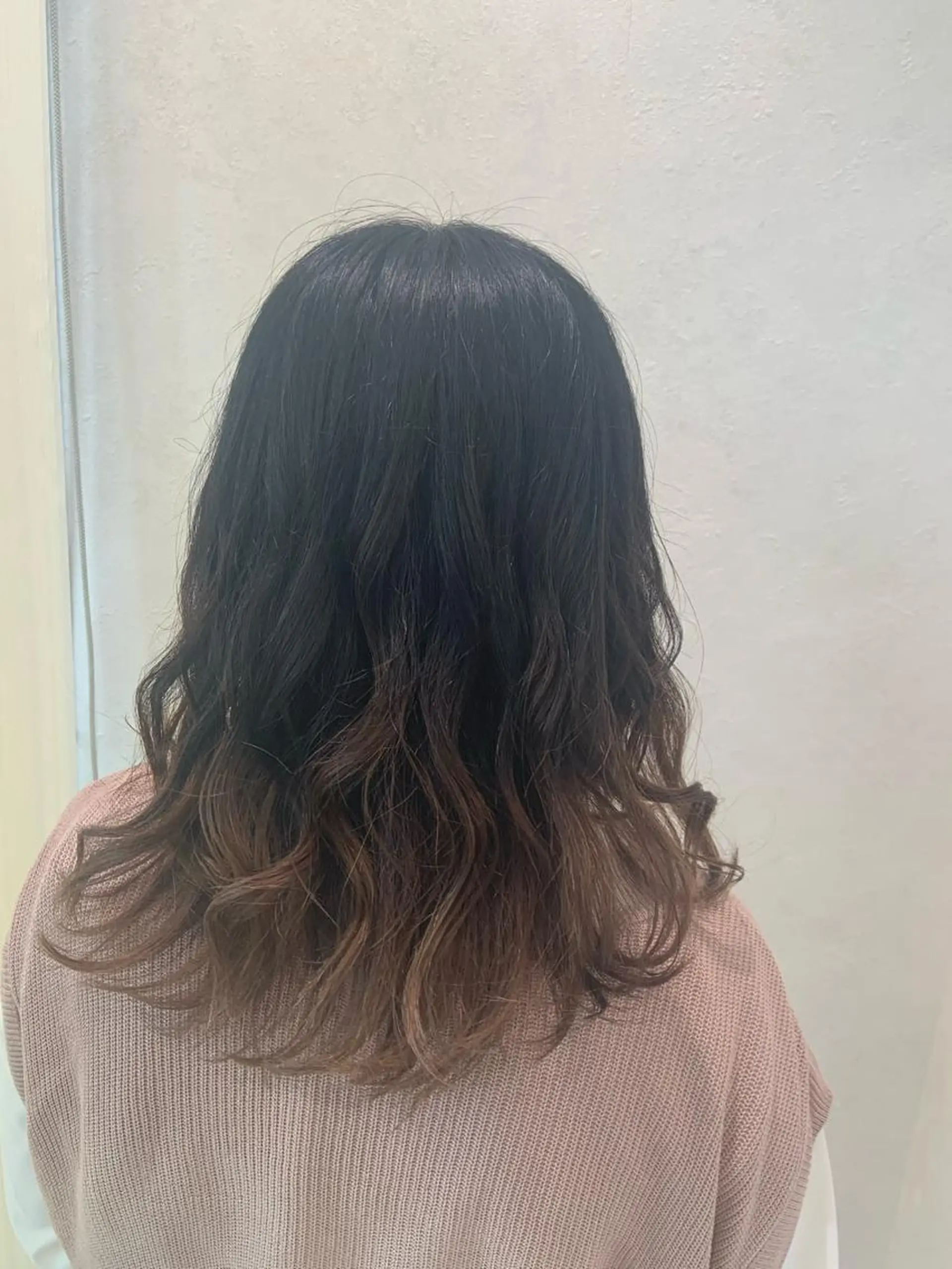 ミディアム カラー パーマ ハイトーンカラー🤍 山下 優華のヘアスタイル