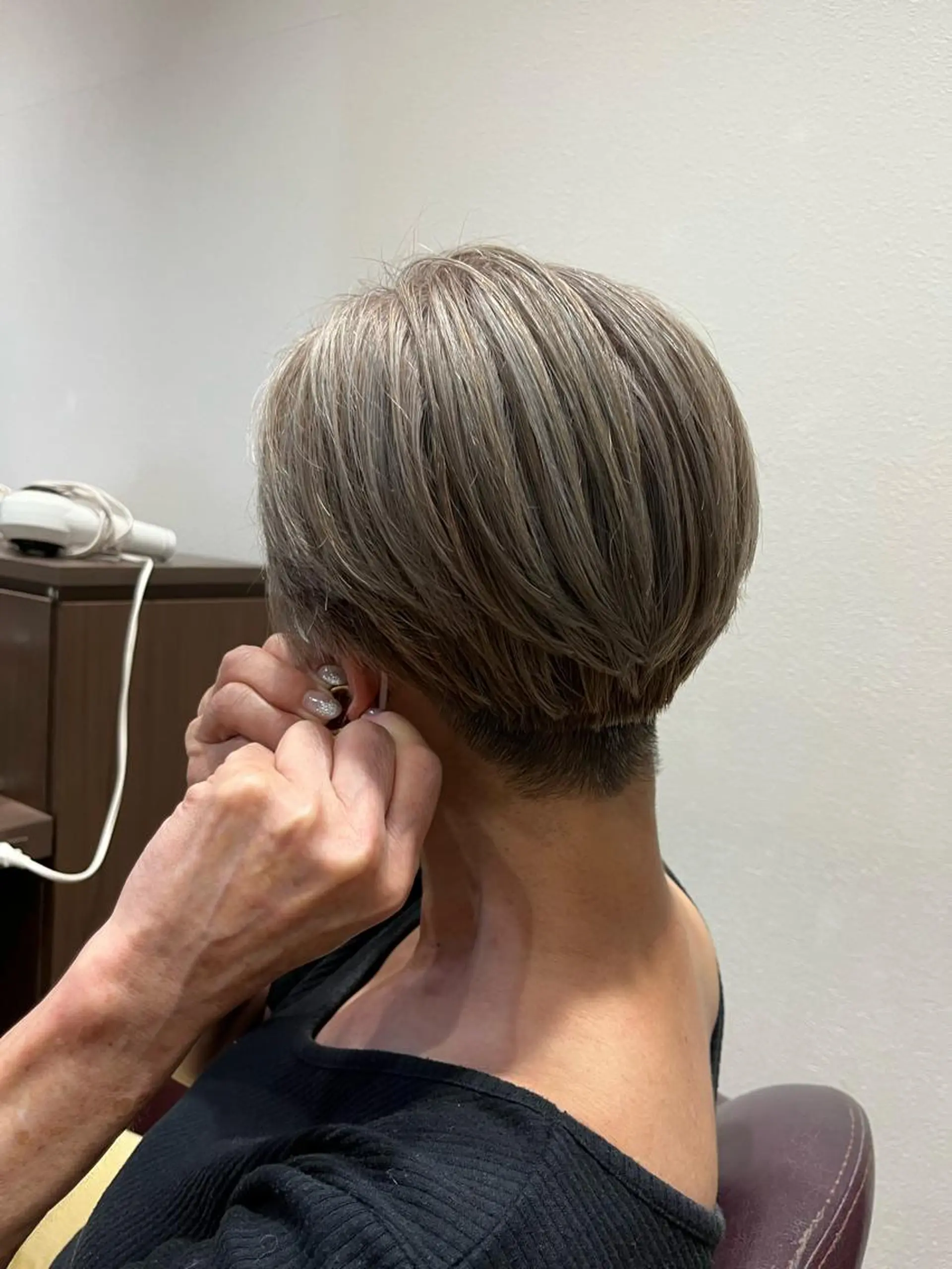 ショート カラー シルバー ヘアカラー 松崎 崇のヘアスタイル