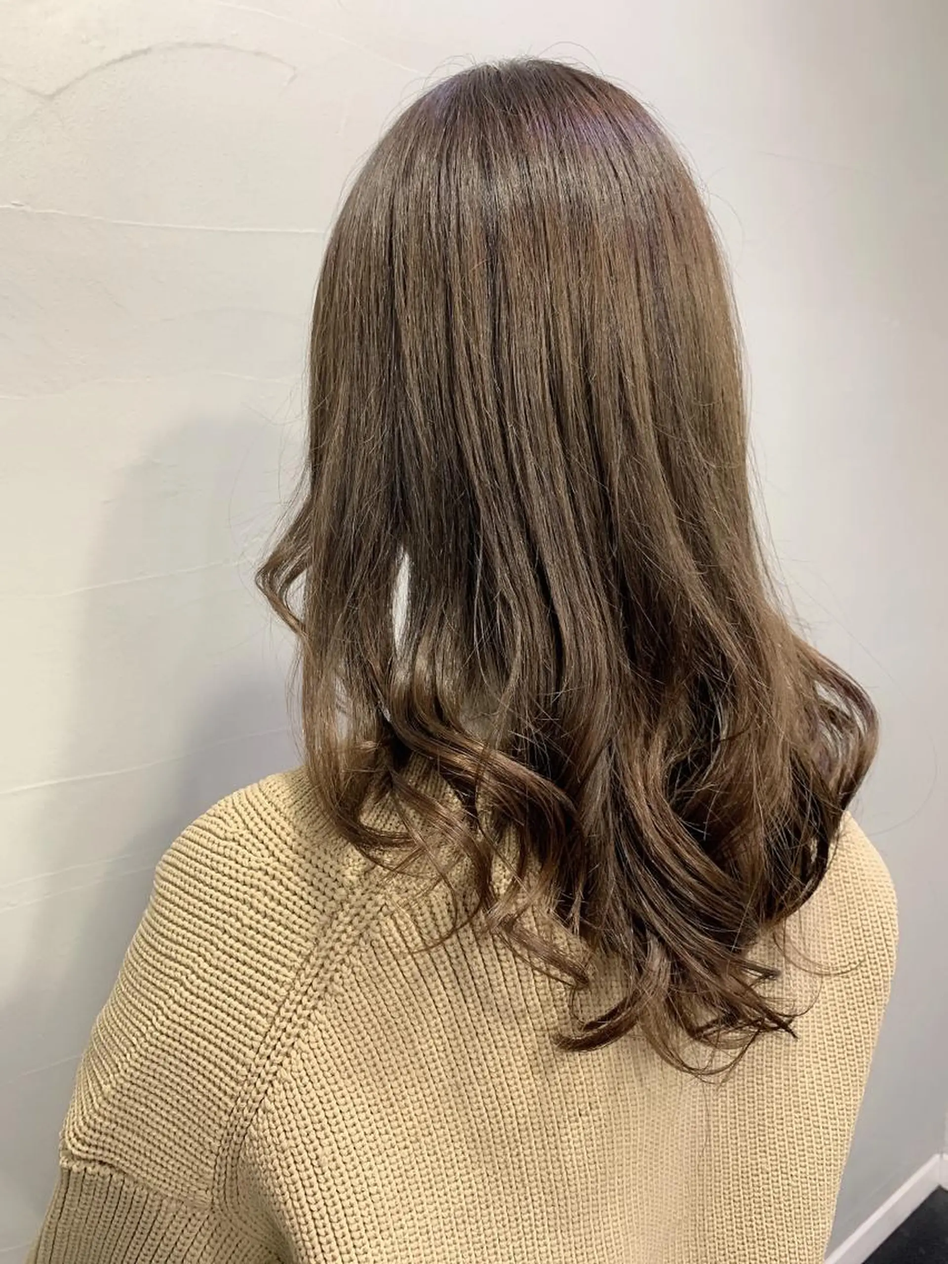 セミロング カラー 高木 藍のヘアスタイル