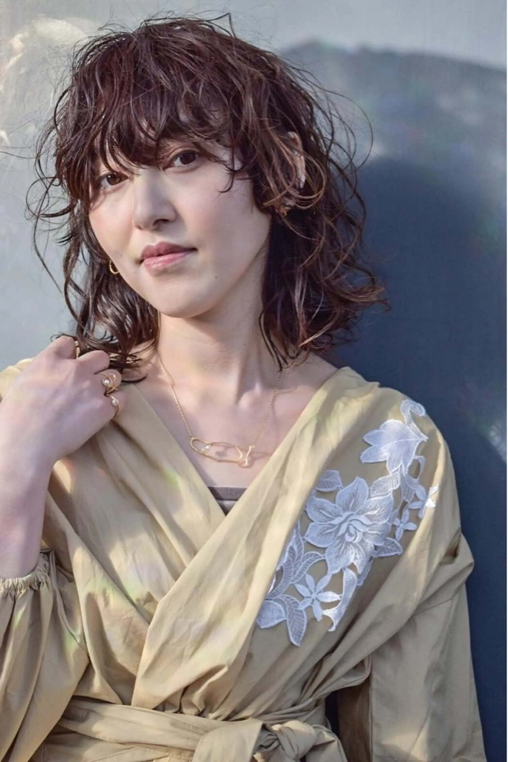 ミディアム カラー パーマ ミディアムパーマ ウルフカット AND THE BRICKS所属・AND THE BRICKS北川珠紀の眉毛・アイブロウイメージ