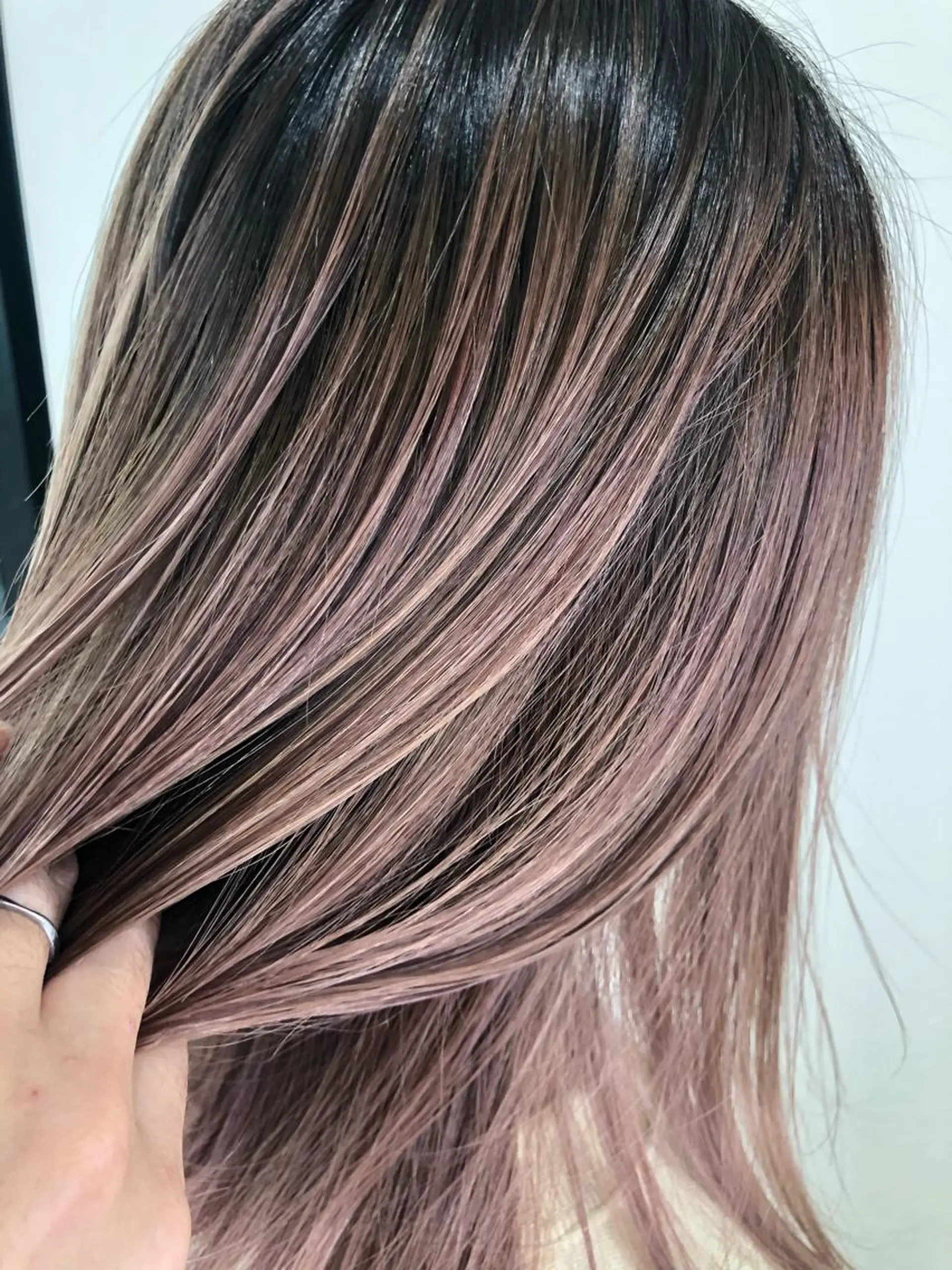 ミディアム カラー ミディアムパーマ アディクシーカラー バレイヤージュ ベージュカラー ブリーチ ito. ブリーチ/髪質改善のヘアスタイル