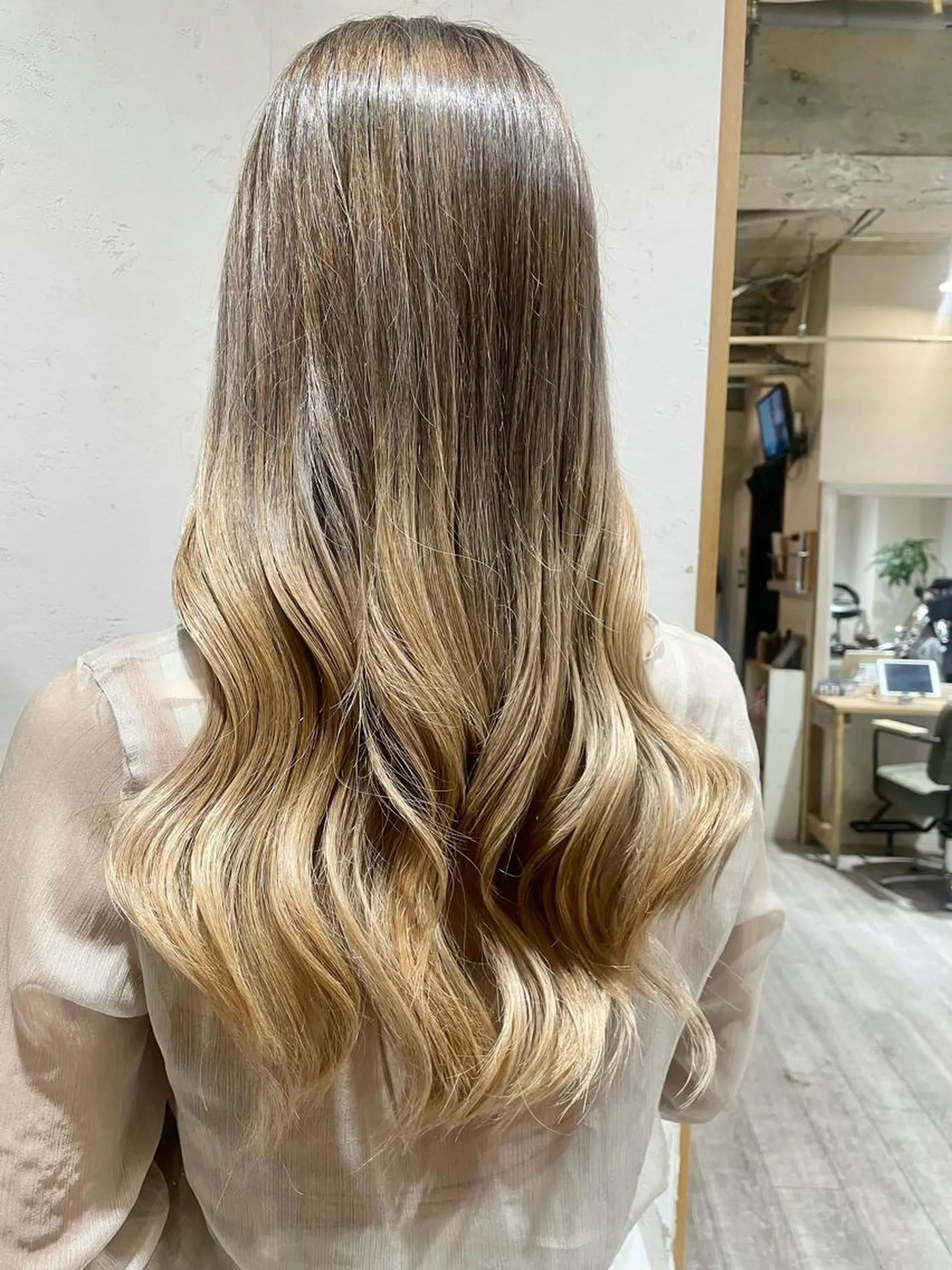 ロング カラー ベージュカラー グラデーションカラー ヘアカラー Feria所属・カウンセリング重視 🌿‬Tsuyukiのヘアスタイル