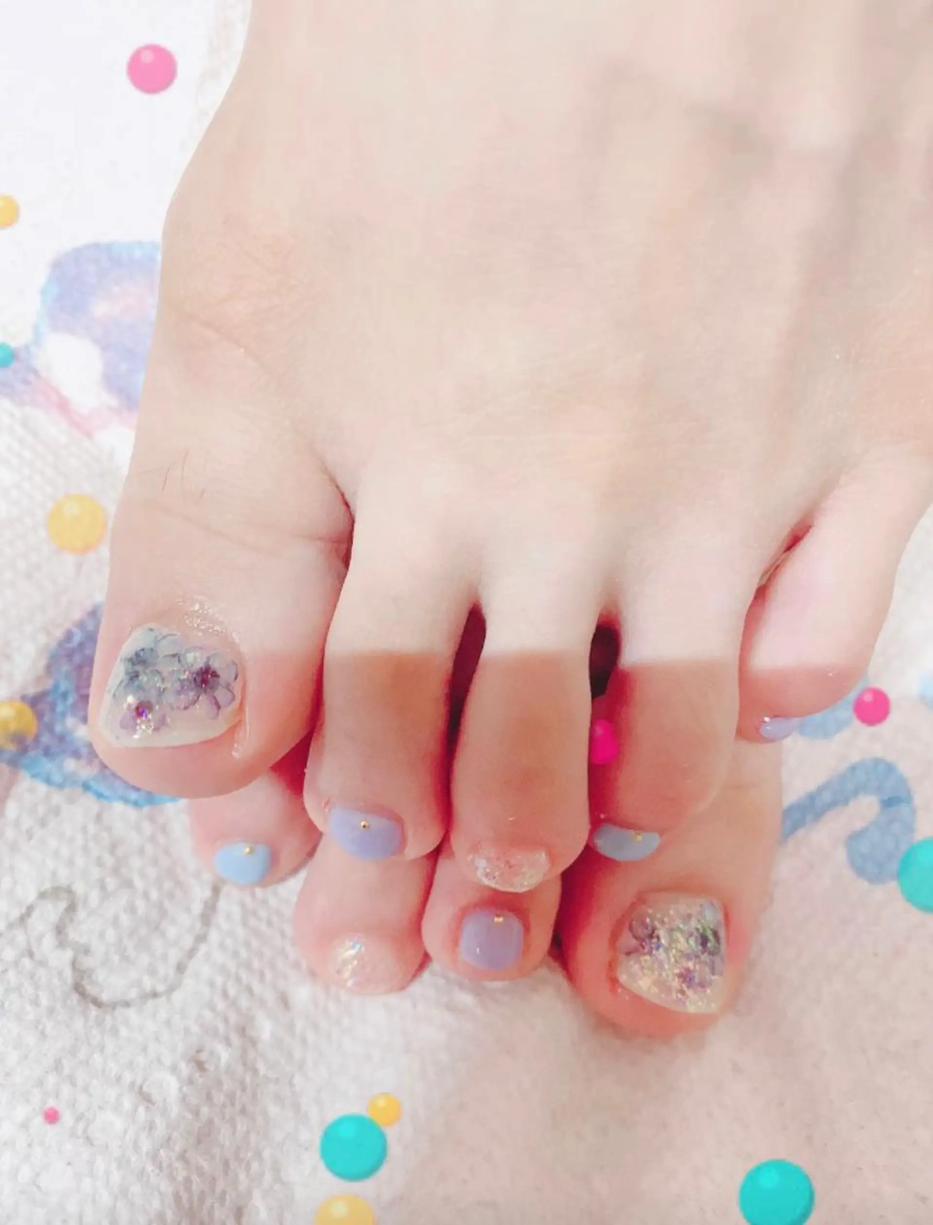 ネイル ブルー フラワーネイル フットネイル パステルネイル マジョリカ ブルーのネイルデザイン