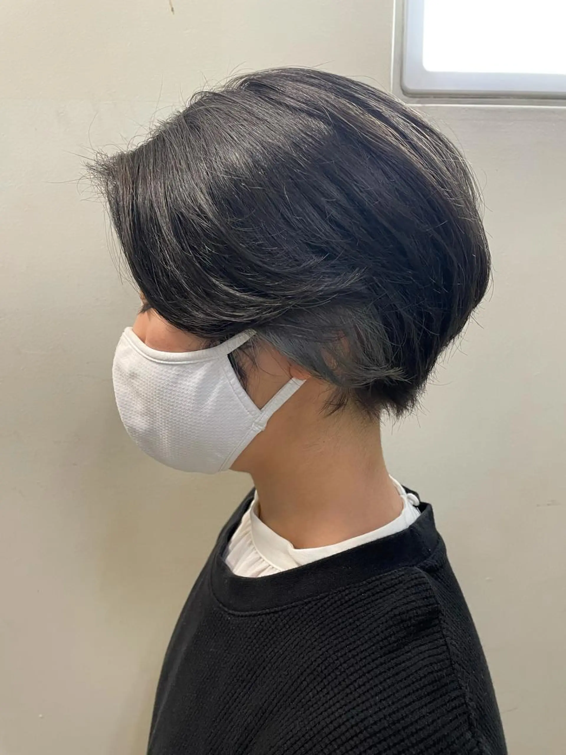 ショート カラー ブルーカラー イヤリングカラー シルバー ショートヘア 中村 碧のヘアスタイル